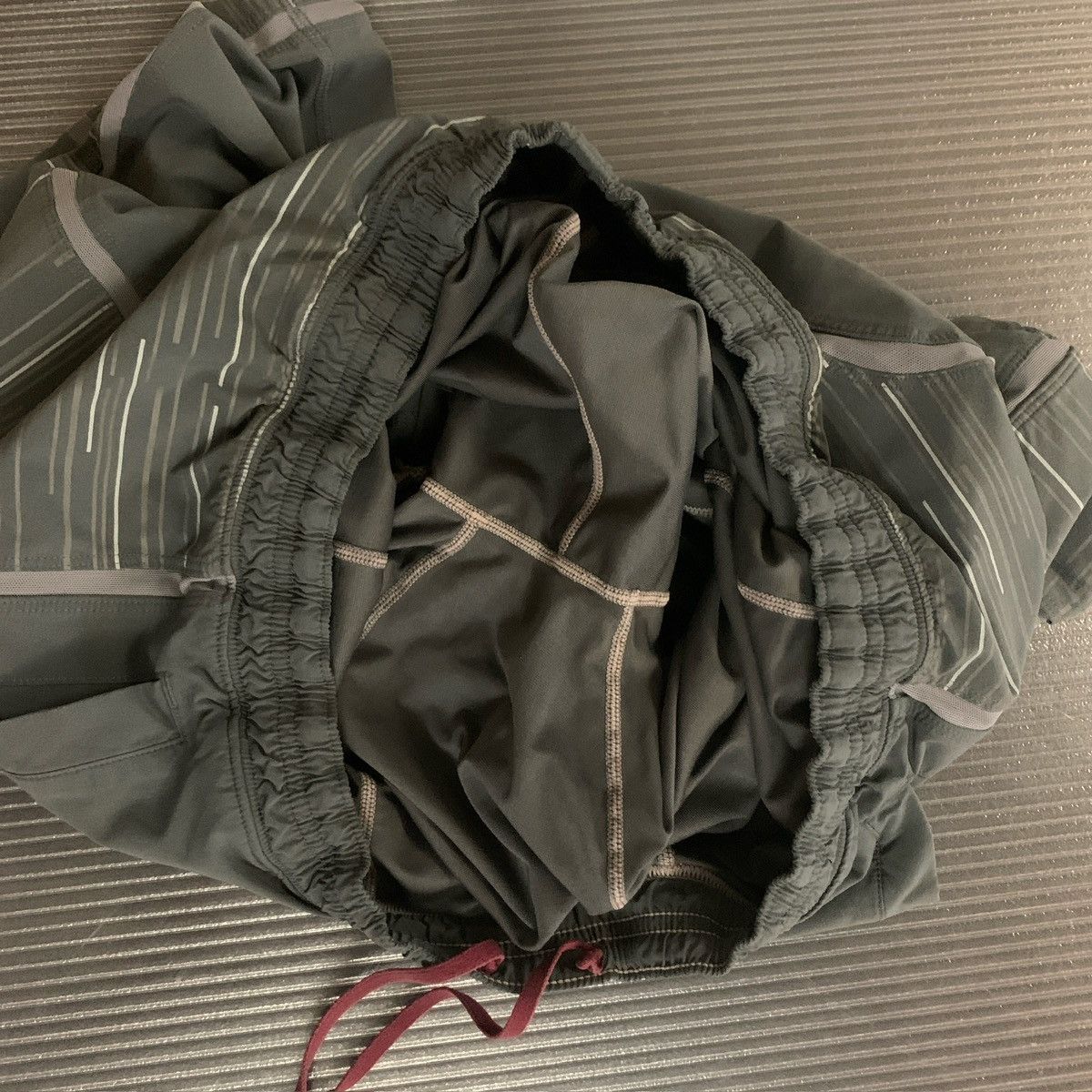 Lululemon Lululemon grey pace breaker lined 9” shorts XL Size US 38 / EU 54 - 6 Thumbnail
