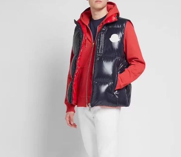 Moncler Moncler navy big logo down vest US4 95 new Size US XL / EU 56 / 4 - 4 Thumbnail