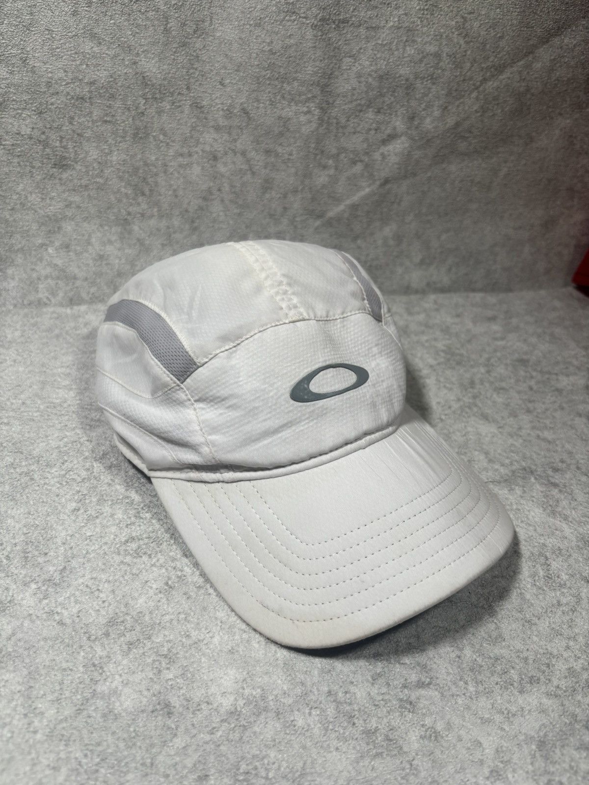 Oakley Oakley Vintage Tech 5 Panel Running Cap Gorpcore Hat White Size ONE SIZE - 1 Thumbnail