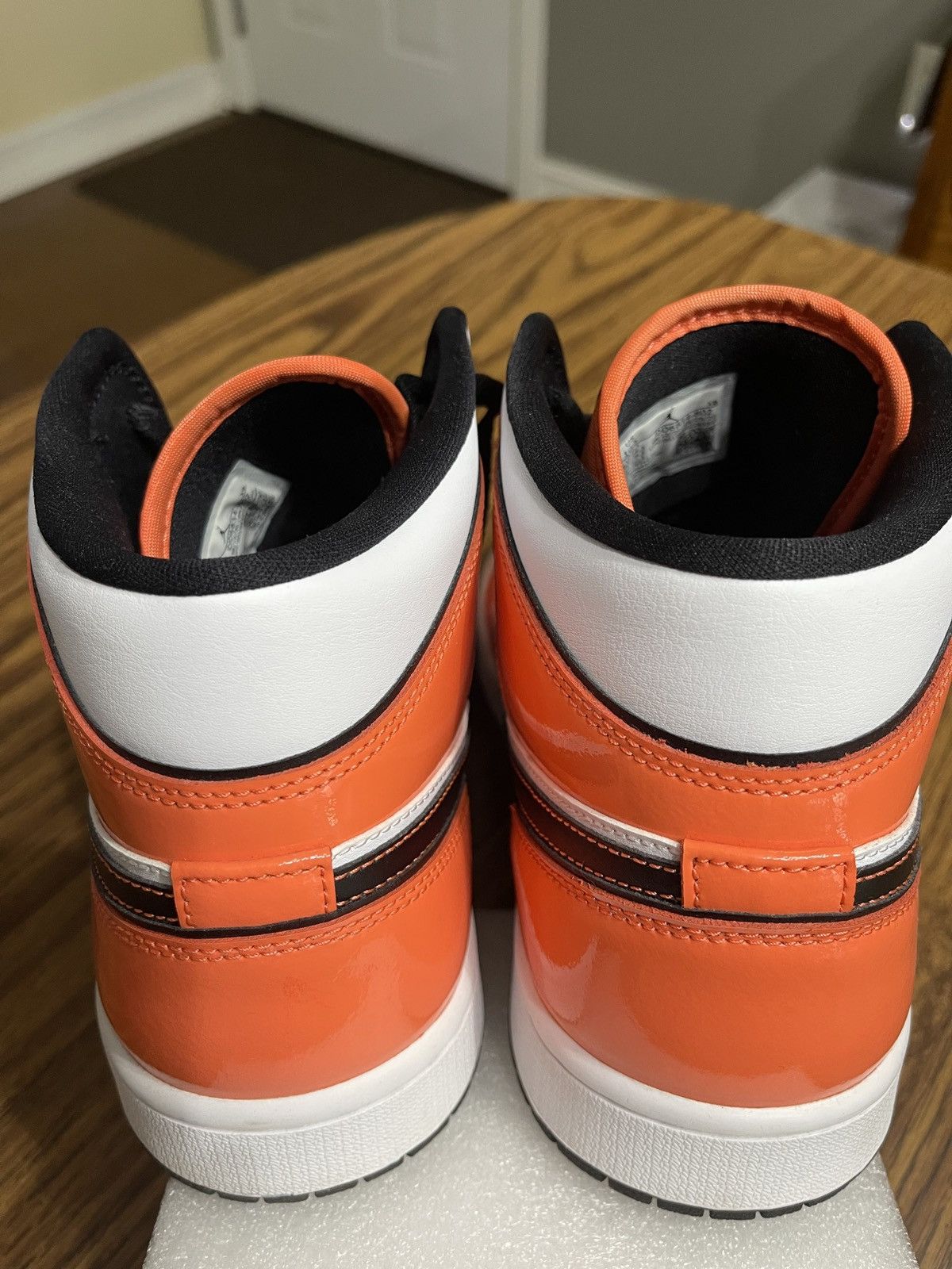 Jordan Brand × Nike Jordan 1 Size US 10.5 / EU 43-44 - 4 Thumbnail