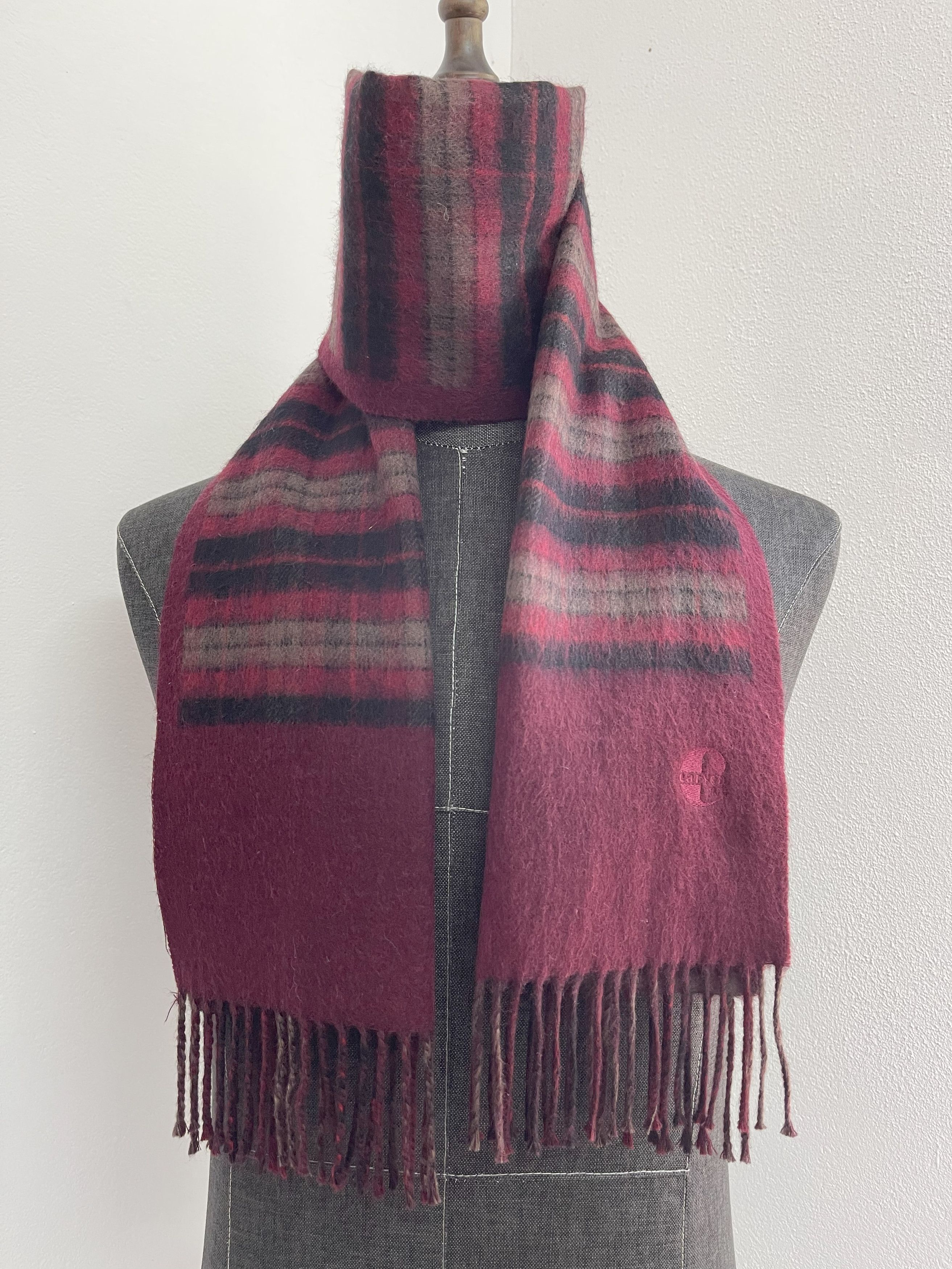 Carven Vintage Carven Scarf / Muffler - 6095 Size ONE SIZE - 2 Thumbnail