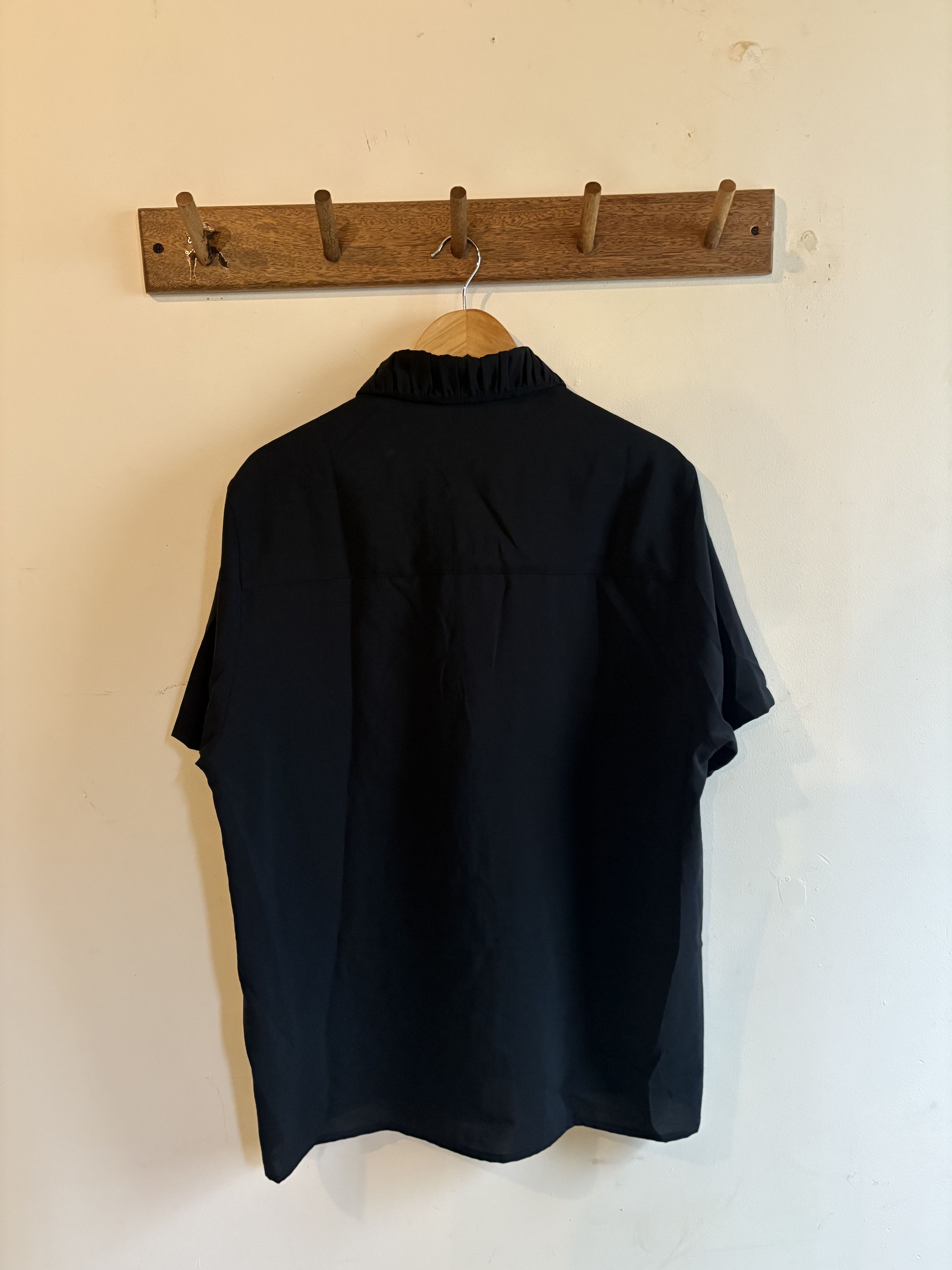 Goodfight Goodfight S/S Shirt w/ Ruffled collar Size US XL / EU 56 / 4 - 4 Thumbnail