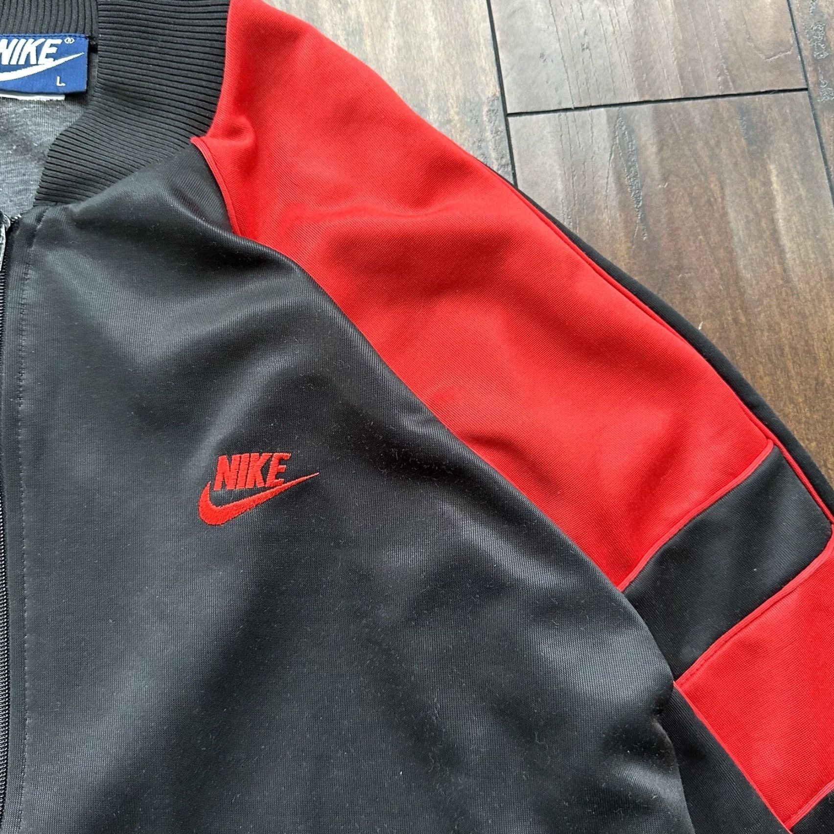 Nike VINTAGE Nike Air Jordan Jacket L Black Red Japan 80s Track jacket Mens Size L Bred Chicago Rare Size US L / EU 52-54 / 3 - 3 Thumbnail