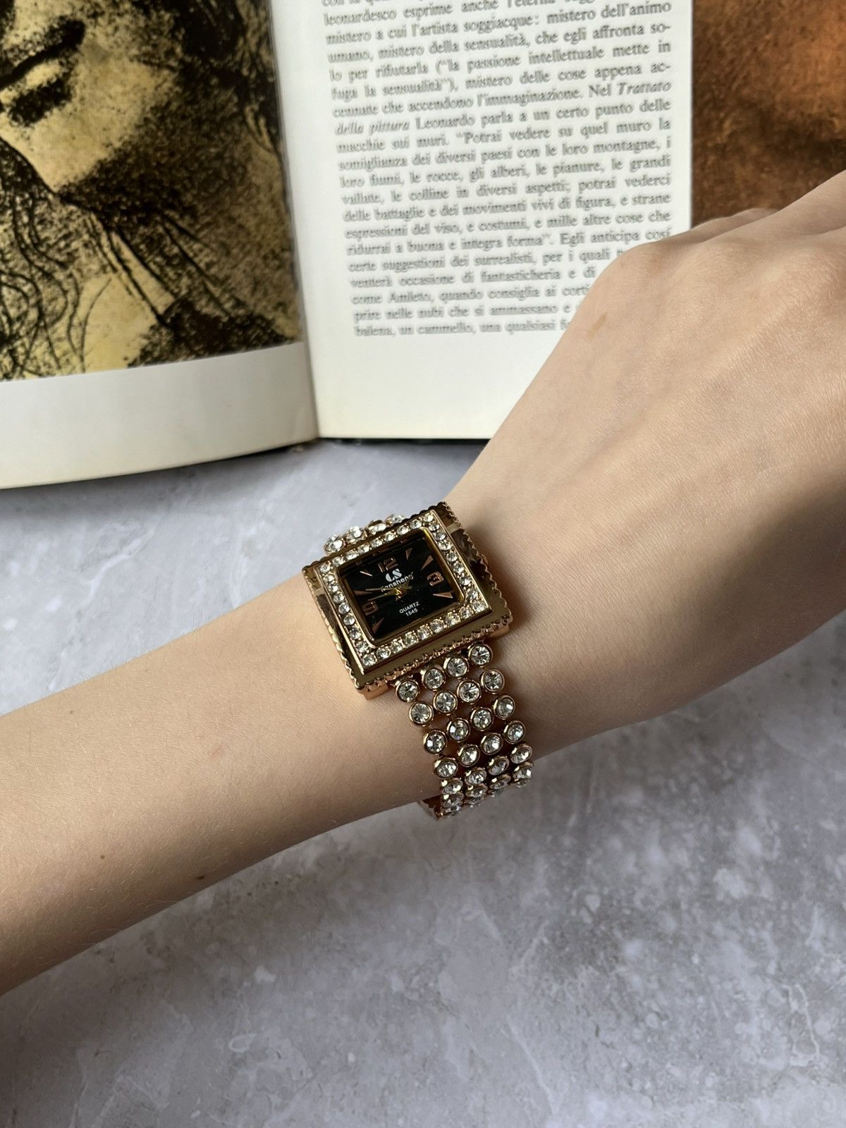 Liansheng Quartz Luxury Watch with Rhinestones