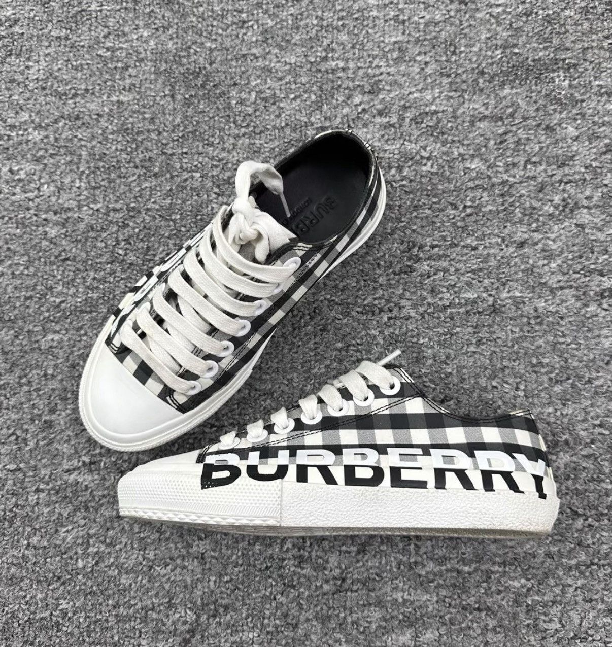 Burberry Burberry Black & White Check Side Logo Sneakers K12 Size US 5 / IT 35 - 1 Thumbnail