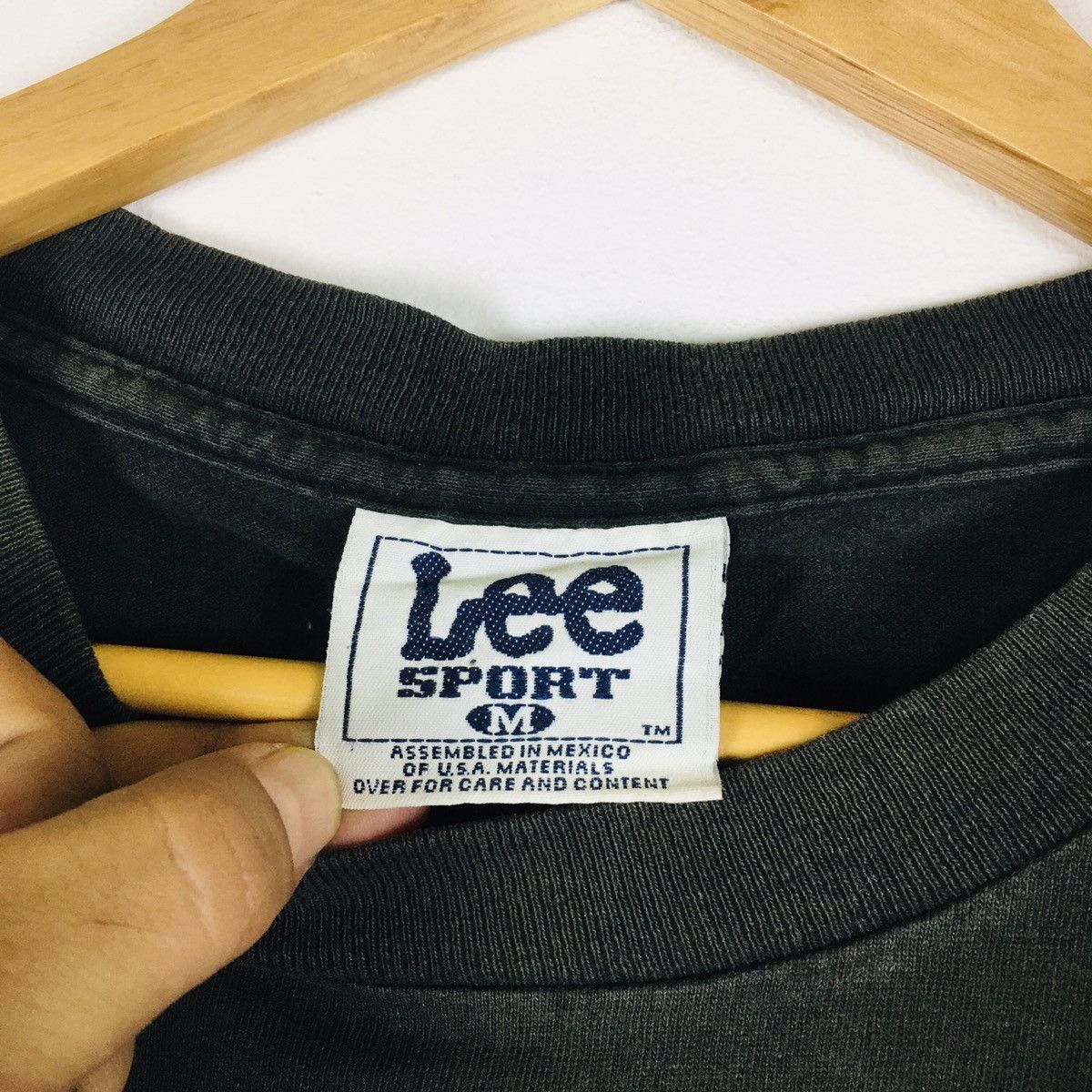 Lee × NHL × Nutmeg Vintage 1997 Faded Stanley Cup Detroit Red Wings Size US M / EU 48-50 / 2 - 10 Thumbnail