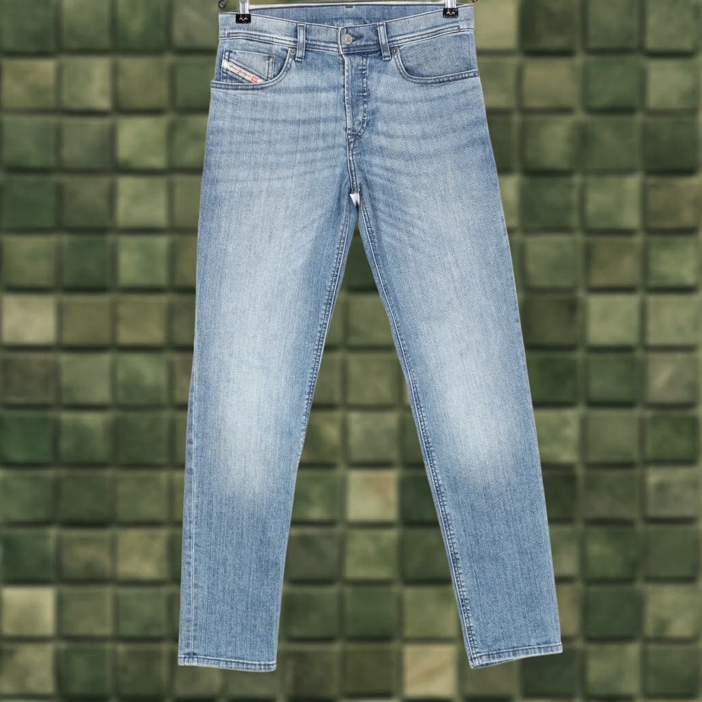 Diesel Diesel D-FINITIVE Regular Tapered Jeans Men Size W28 L32 DZ7908 Size US 28 / EU 44 - 1 Thumbnail