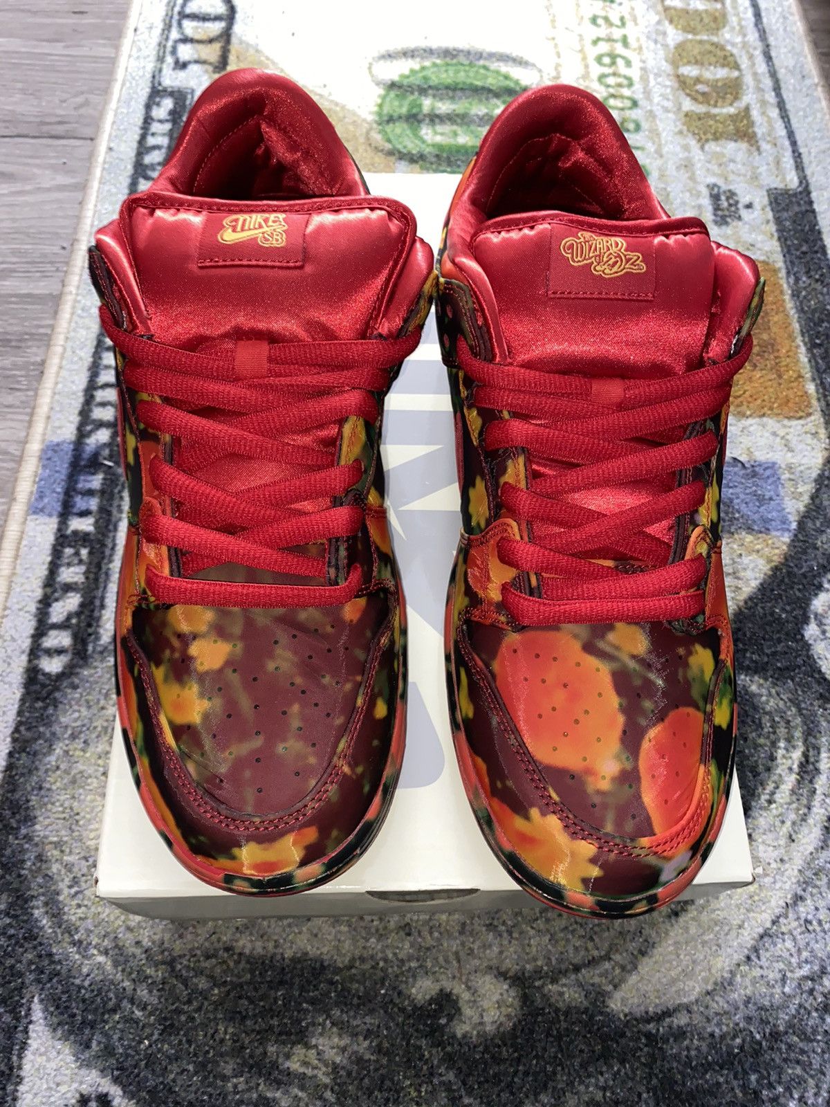 Nike Nike SB Dunk Low The Wizard of Oz Poppy Field Size US 11.5 / EU 44-45 - 4 Thumbnail