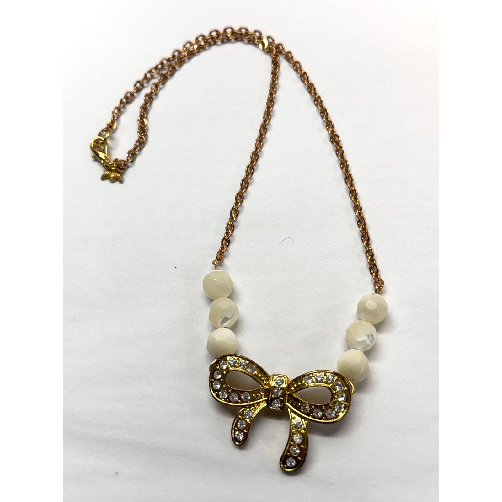 Vintage Vintage rhinestone bow white semi precious bead necklace Size ONE SIZE - 4 Thumbnail