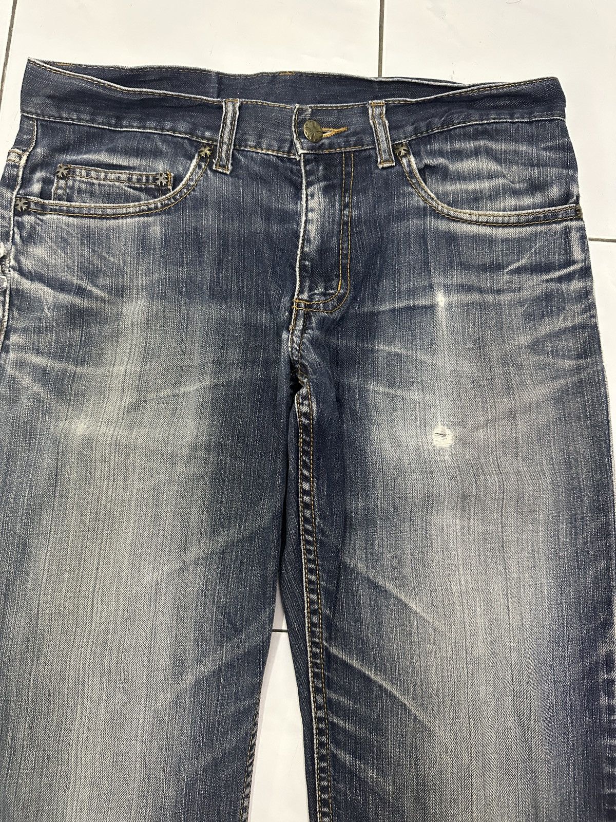 Japanese Brand Vintage JUNMEN Cross Design Distressed Jeans Size US 32 / EU 48 - 4 Thumbnail