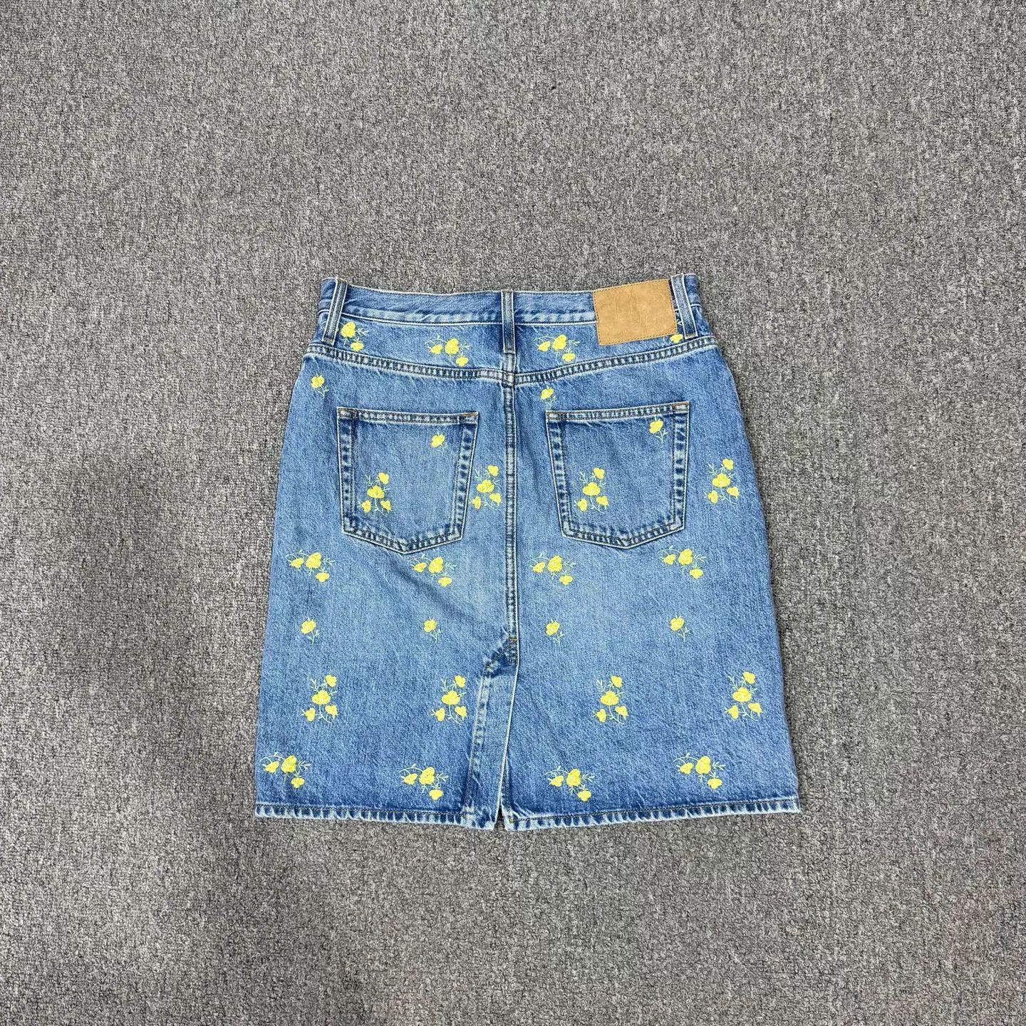 Gucci Gucci Embroidered Denim Women's Skirt 42 99 New Size 28" / US 6 / IT 42 - 2 Thumbnail