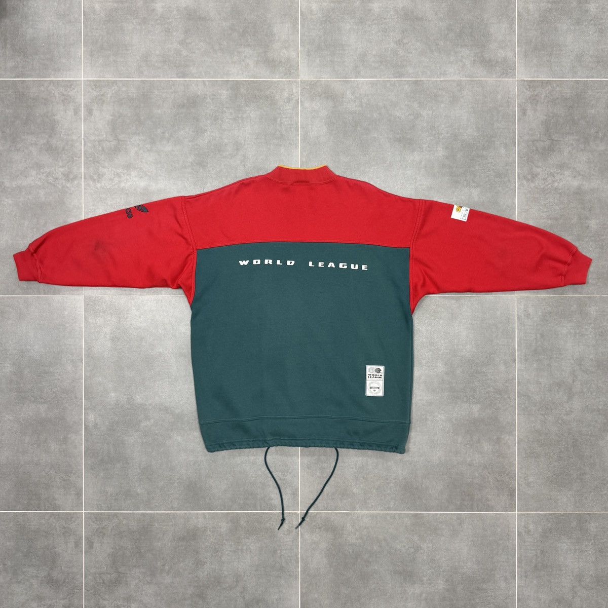 Adidas Vintage Adidas Barcelona Dragons NFL 90s Sweatshirt Men Size US L / EU 52-54 / 3 - 19 Thumbnail