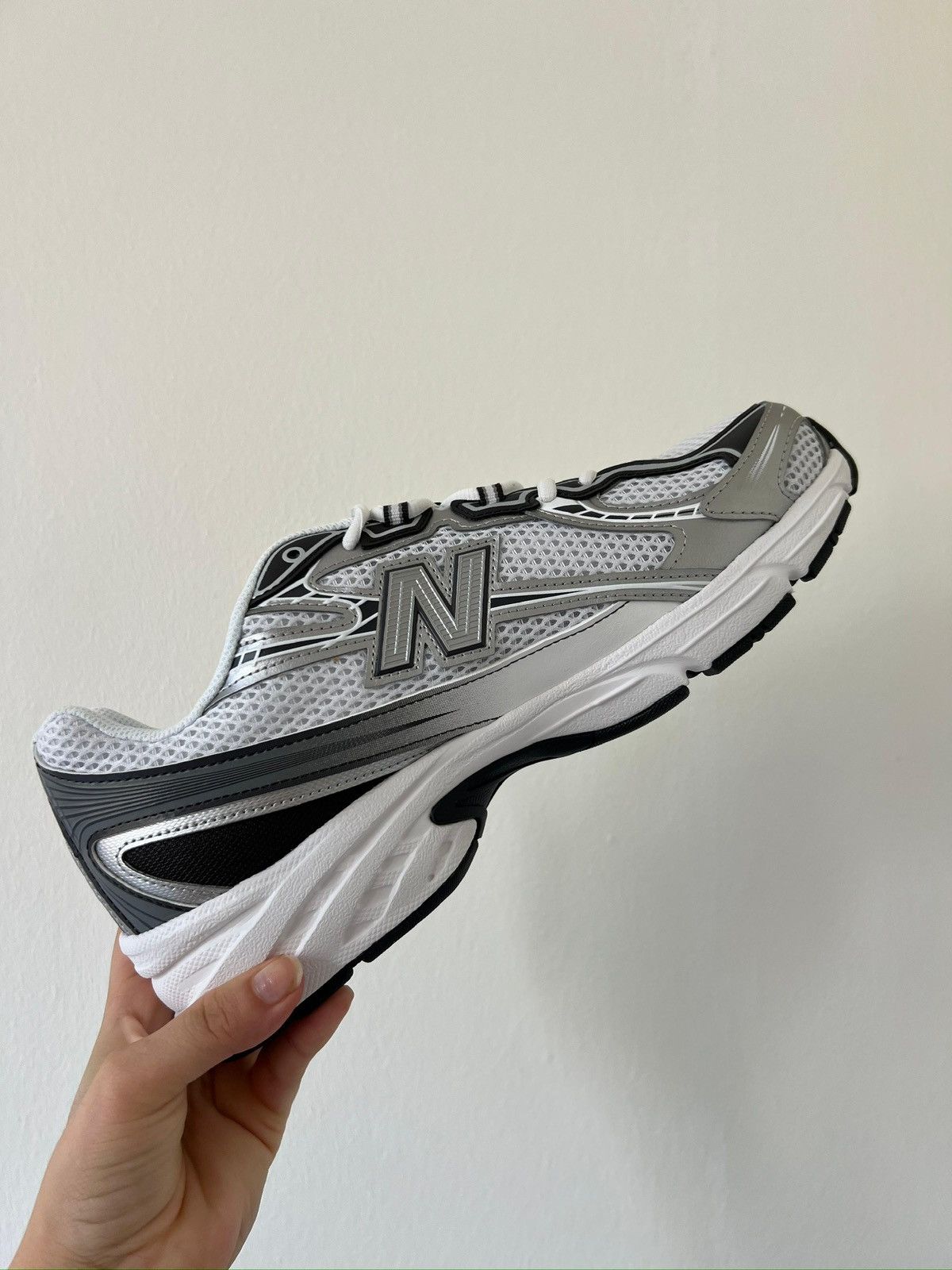 New Balance New Balance – Silver – Size EU 44 – New & Authentic Size US 10 / EU 43 - 4 Thumbnail
