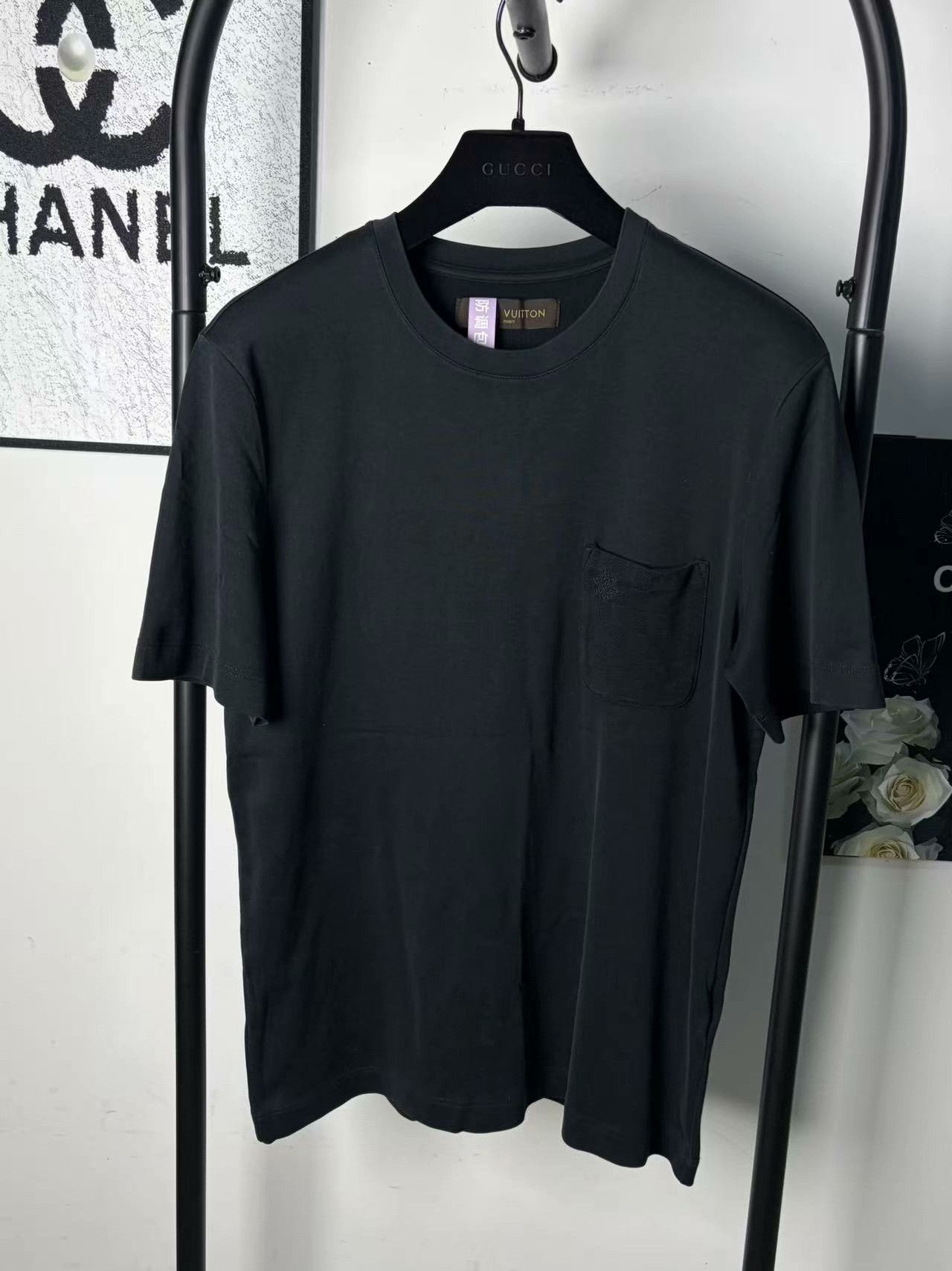 Louis Vuitton Louis Vuitton Retro White T-Shirt m Men Size US M / EU 48-50 / 2 - 1 Thumbnail