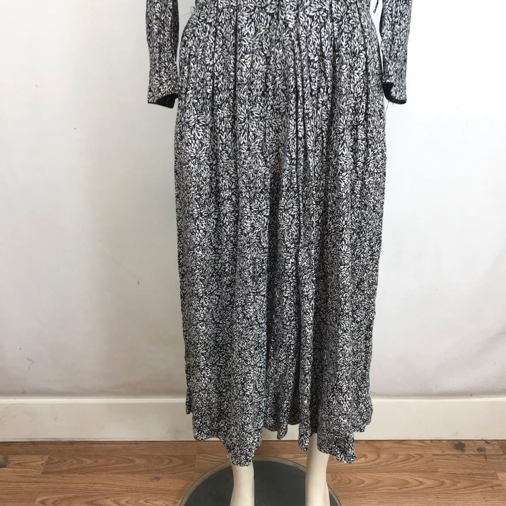 Vintage VINTAGE Lanz Originals Floral Print Midi Dress Size 10 Black Long Sleeve Womens Size L / US 10 / IT 46 - 3 Thumbnail