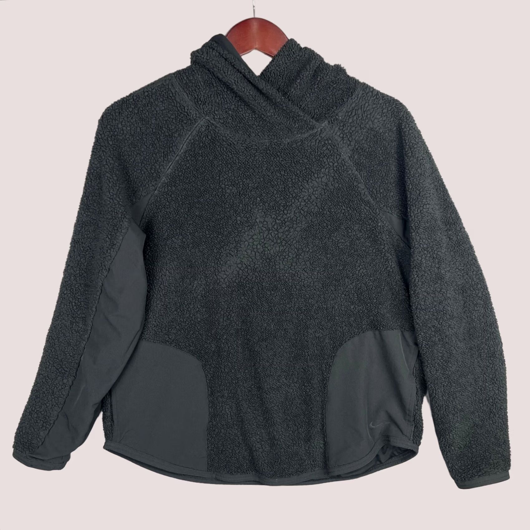 Nike Nike Hoodie Womens Large Pullover Therma Fleece Deep Pile AR7404-010 Black Logo, Regular, 2001-2024 Style: Nike Sportswear Hoodie Size L / US 10 / IT 46 - 1 Thumbnail
