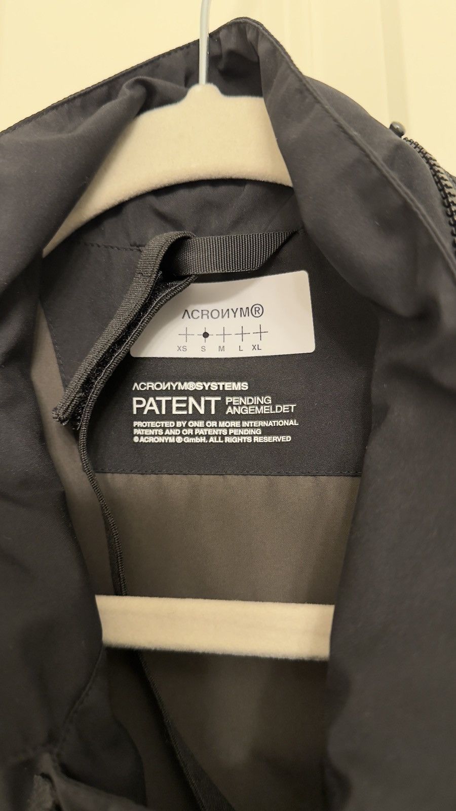 Acronym Acronym j29-WS black Size US S / EU 44-46 / 1 - 3 Thumbnail
