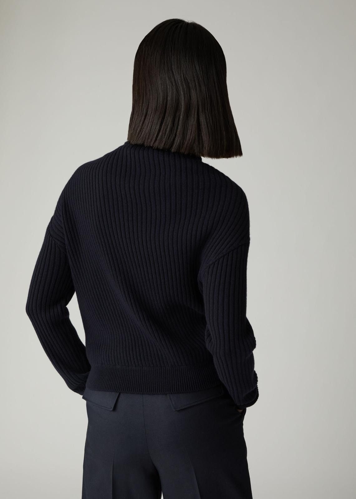 Loro Piana o1srvl11e0125 Mellbreak V-Neck Sweater in Navy Blue Size M / US 6-8 / IT 42-44 - 3 Thumbnail