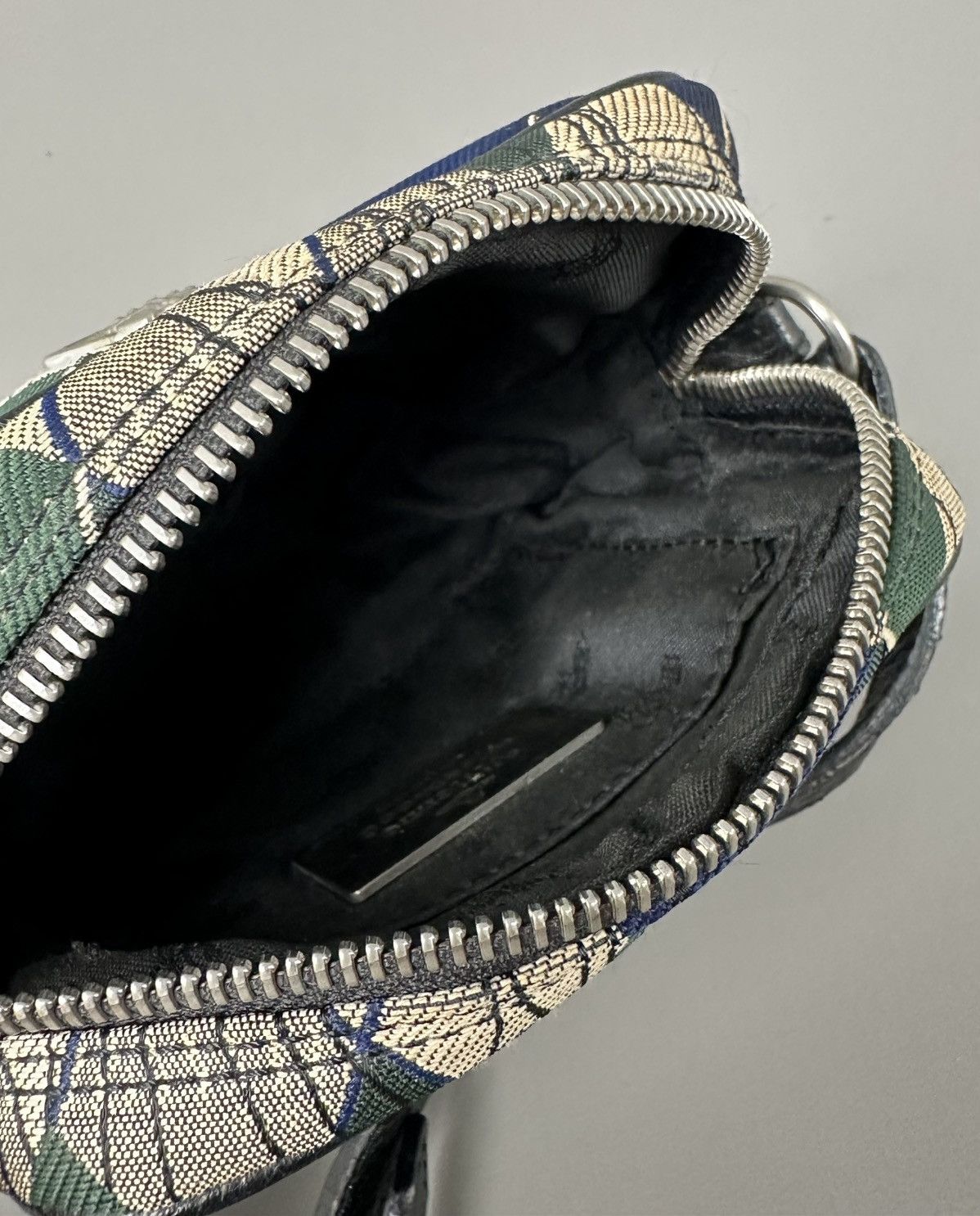 Vivienne Westwood Vivienne Westwood - Vintage Tartan Orb Logo Men’s Sling Bag Size ONE SIZE - 12 Thumbnail
