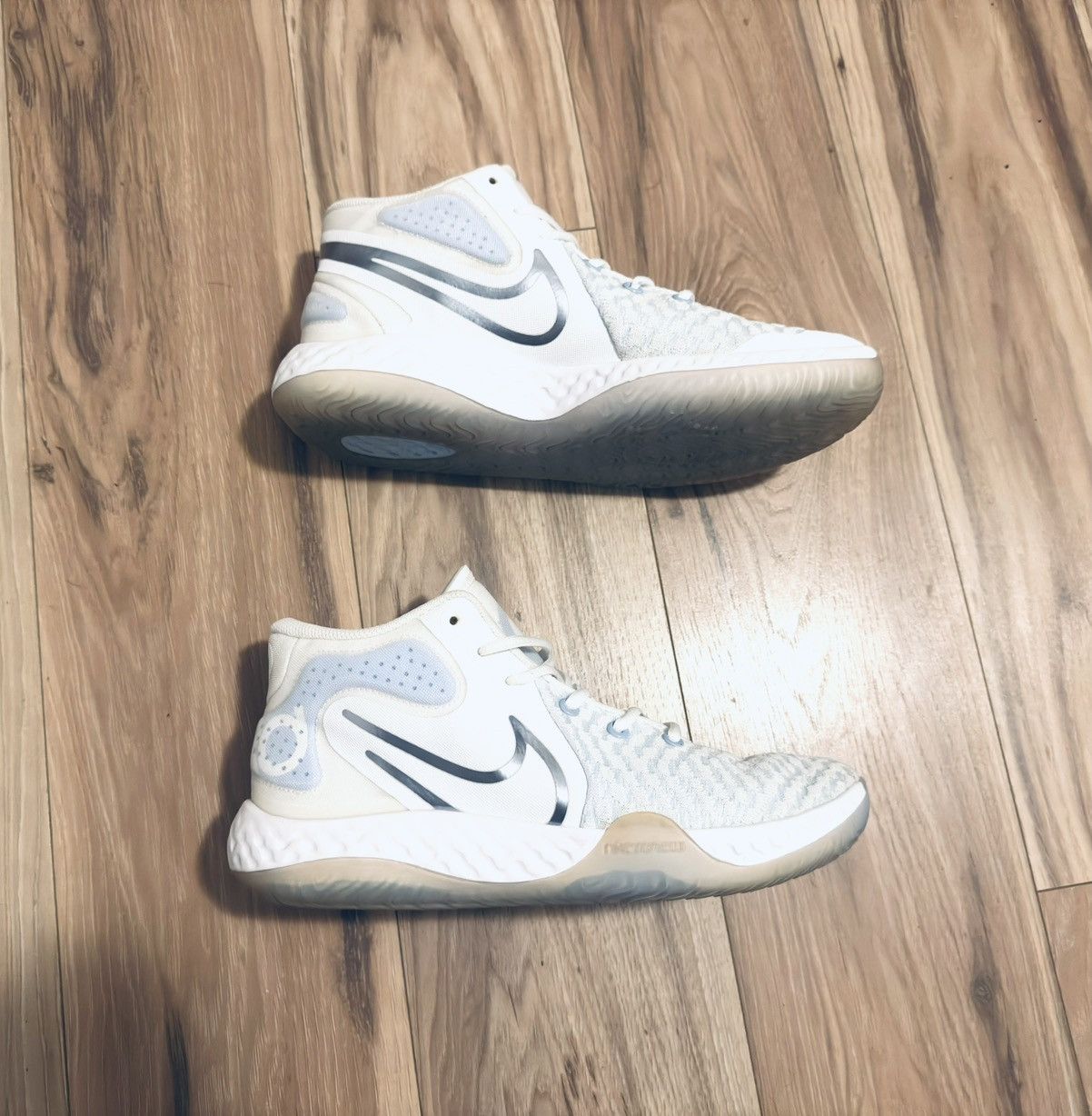 KD2024 × Nike Nike KD Trey 5 VIII EP Size US 8 / EU 41 - 2 Thumbnail