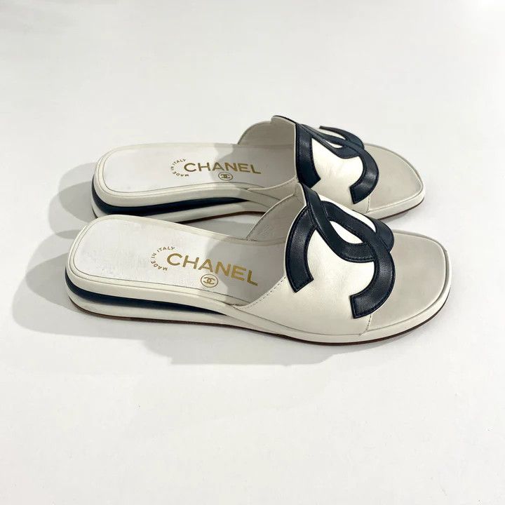 Chanel os11x0426 Vintage CC Slide Sandals in Black/White Size US 7 / IT 37 - 6 Thumbnail