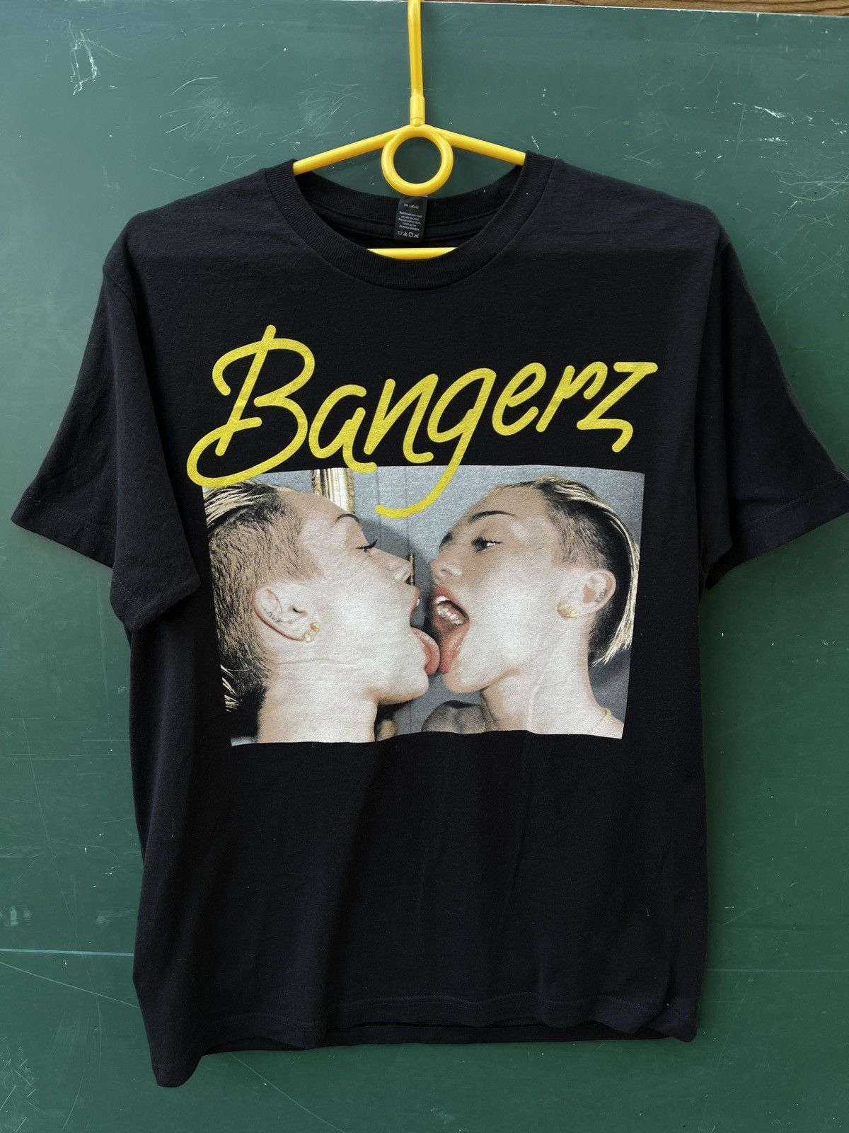 Band Tees Miley Cyrus Bangerz Tour 2014 Tee Licensed Size US M / EU 48-50 / 2 - 1 Thumbnail