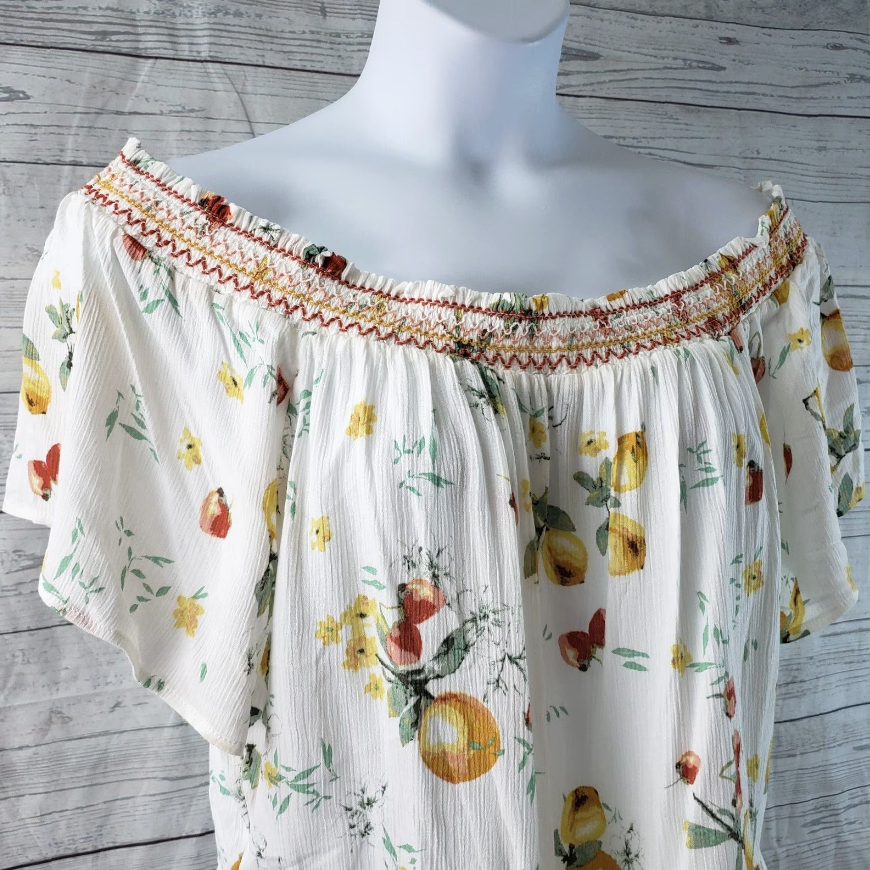 Vintage **Maurices Women's Off the Shoulder Top Size 2XL White Rayon Floral** User: Maurices Women's Off the Shoulder Top Size 2XL White Rayon Floral Size XXL / US 16-18 / IT 52-54 - 2 Thumbnail
