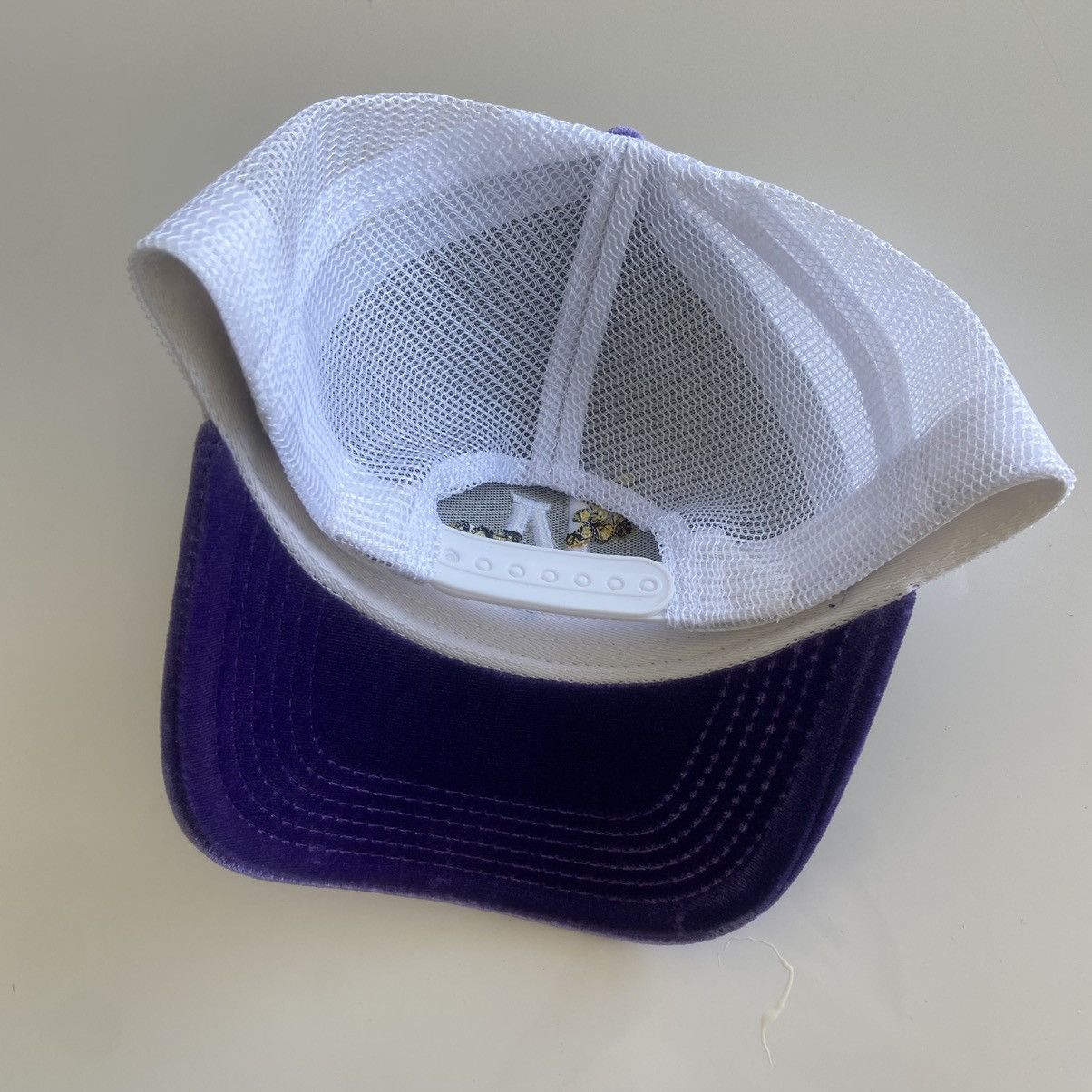 NBA La Lakers Trucker Hat Size ONE SIZE - 3 Thumbnail