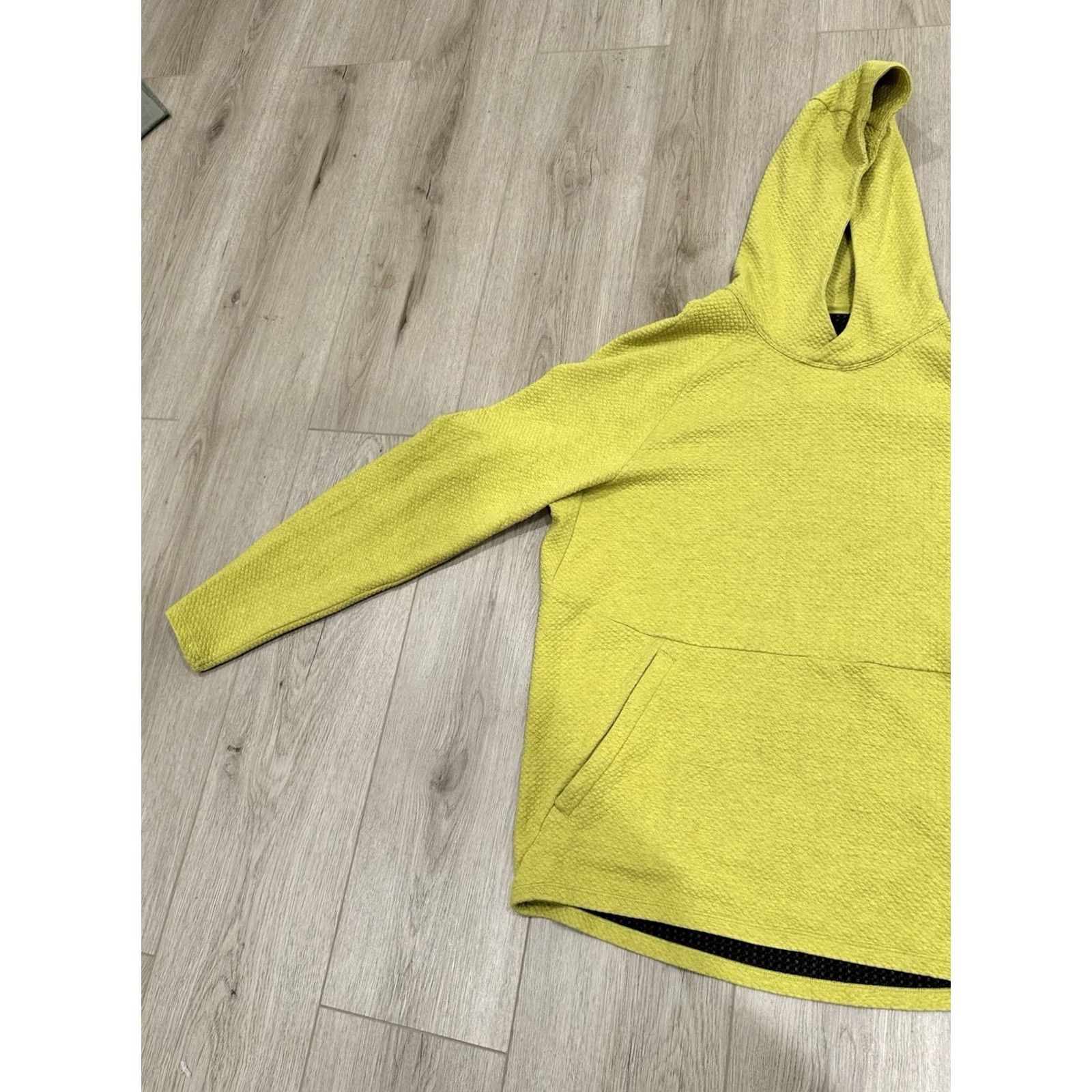 Lululemon Lululemon Hoodie Mens Large Lululemon At Ease Performance Sweatshirt Textured Hooded Pockets Lightweight Green Yellow Size US L / EU 52-54 / 3 - 4 Thumbnail