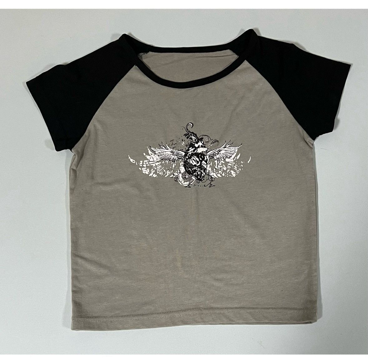 Japanese Brand Gray Heart Angel Wings Y2K Graphic T-Shirt Top Tee Size S 🩶🖤 Size S / US 4 / IT 40 - 2 Thumbnail