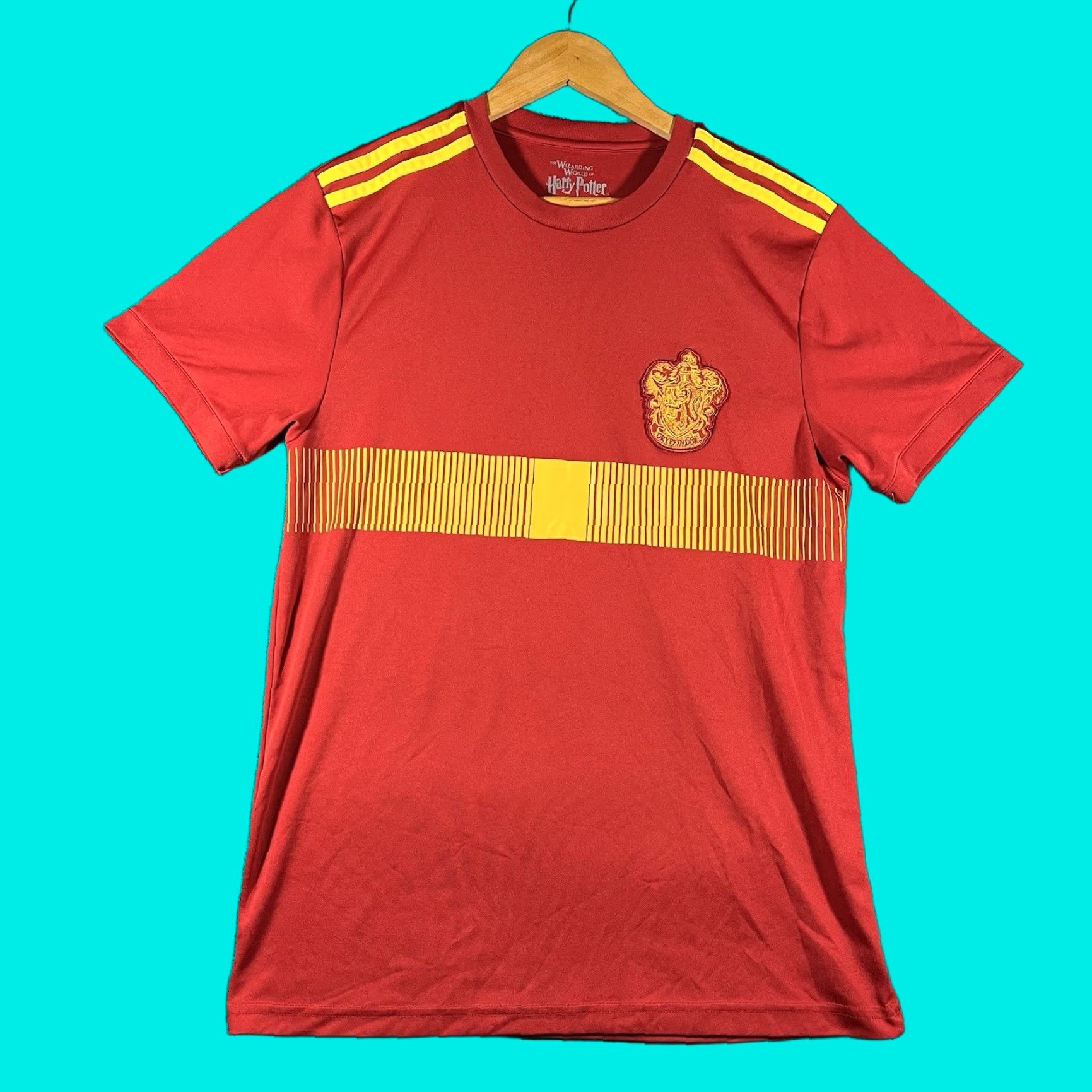 Vintage VINTAGE Universal Studios Harry Potter Gryffindor Quidditch Soccer Shirt Jersey Adult Medium Red Jersey Short Sleeve Mens M Size US M / EU 48-50 / 2 - 1 Thumbnail