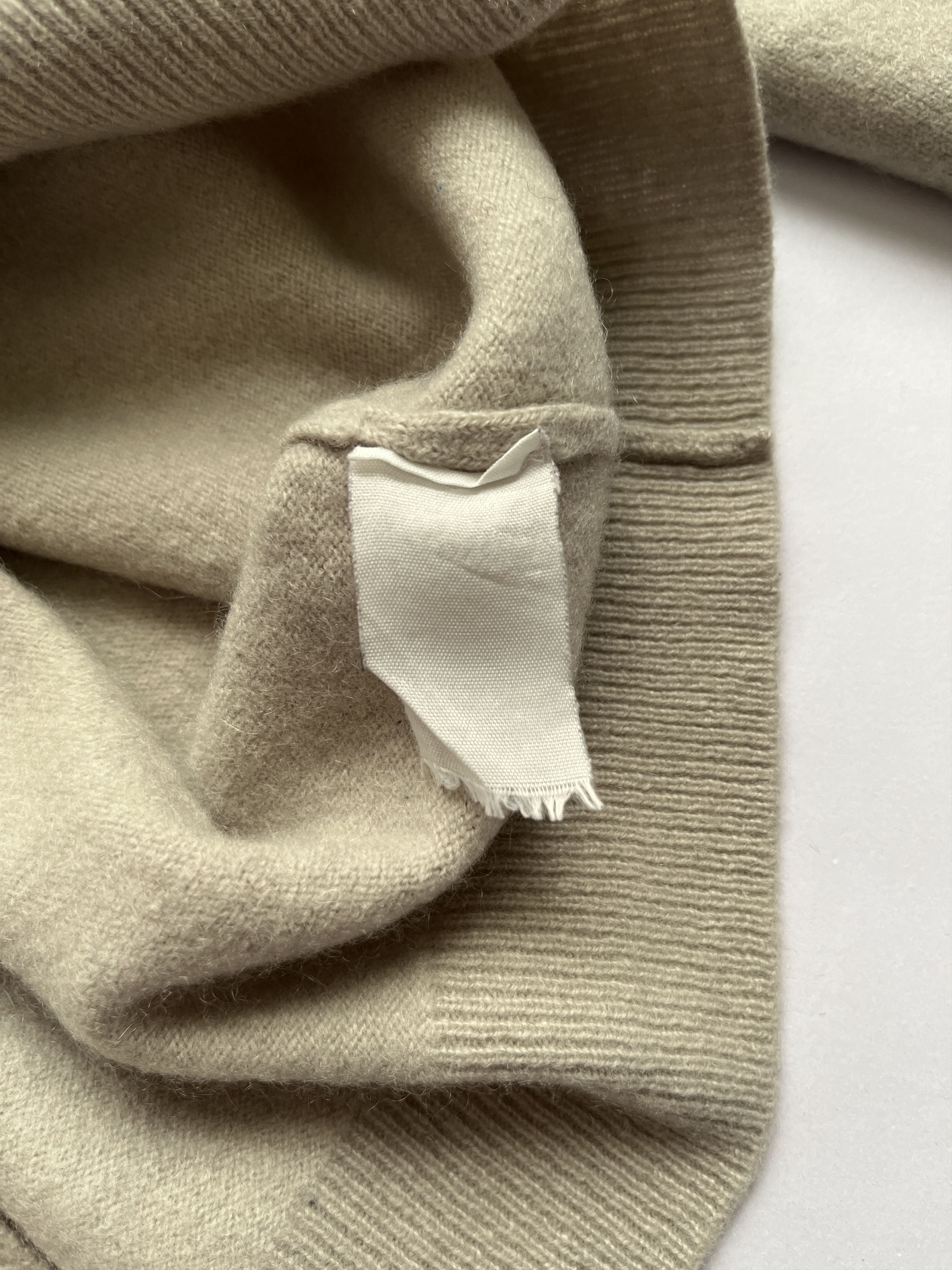 Jil Sander ⚡️QUICK SALE⚡️Jil Sander Stone Cropped V-Neck Knit Sweater Size S / US 4 / IT 40 - 4 Thumbnail