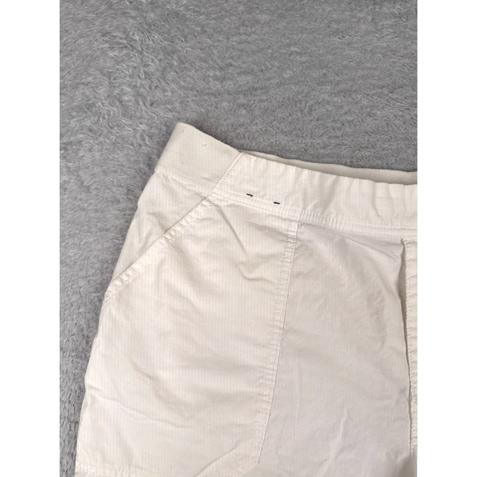 Vintage Columbia Shorts Women XL White Nylon Elastic Waist Pockets 5" Inseam Outdoor Shell 100% Nylon Womens Size 40" / US 18 - 4 Thumbnail