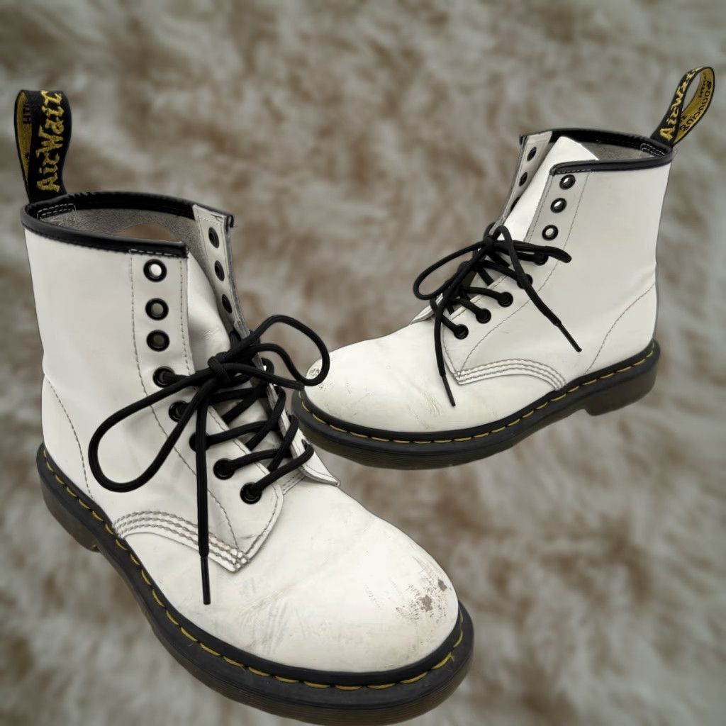 Dr. Martens VINTAGE Dr. Martens White Leather Lace-Up Boots Womens Sz 8 EU 39 Distressed Combat Leather Boots Women White 90s Style Mens? Size US 8 / IT 38 - 1 Thumbnail