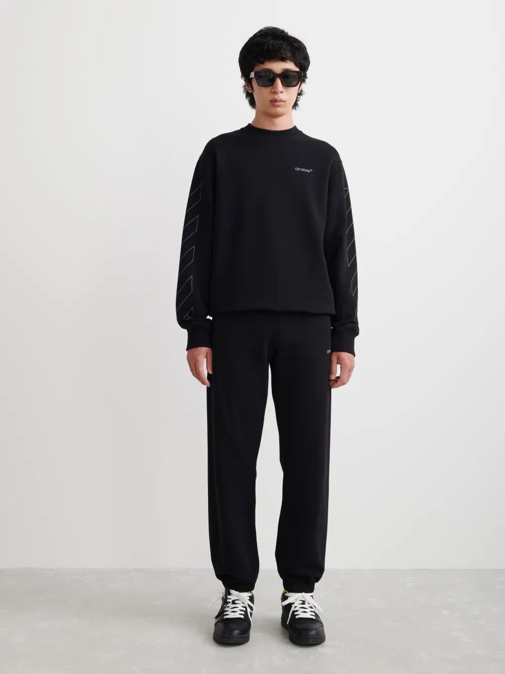 Off-White o1gr1nt0425 Diag Outline Shorten Sweatpant in Black Size US 34 / EU 50 - 2 Thumbnail
