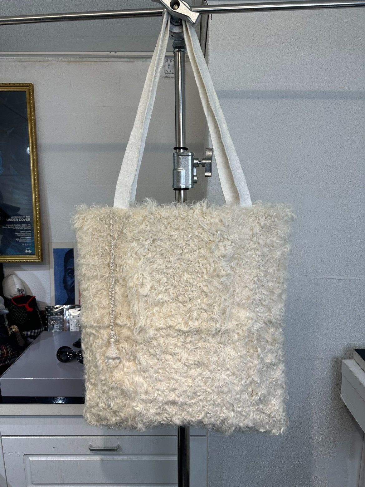 image of Undercover 06Aw Guru Guru Fur Tote Bag in White, Men's