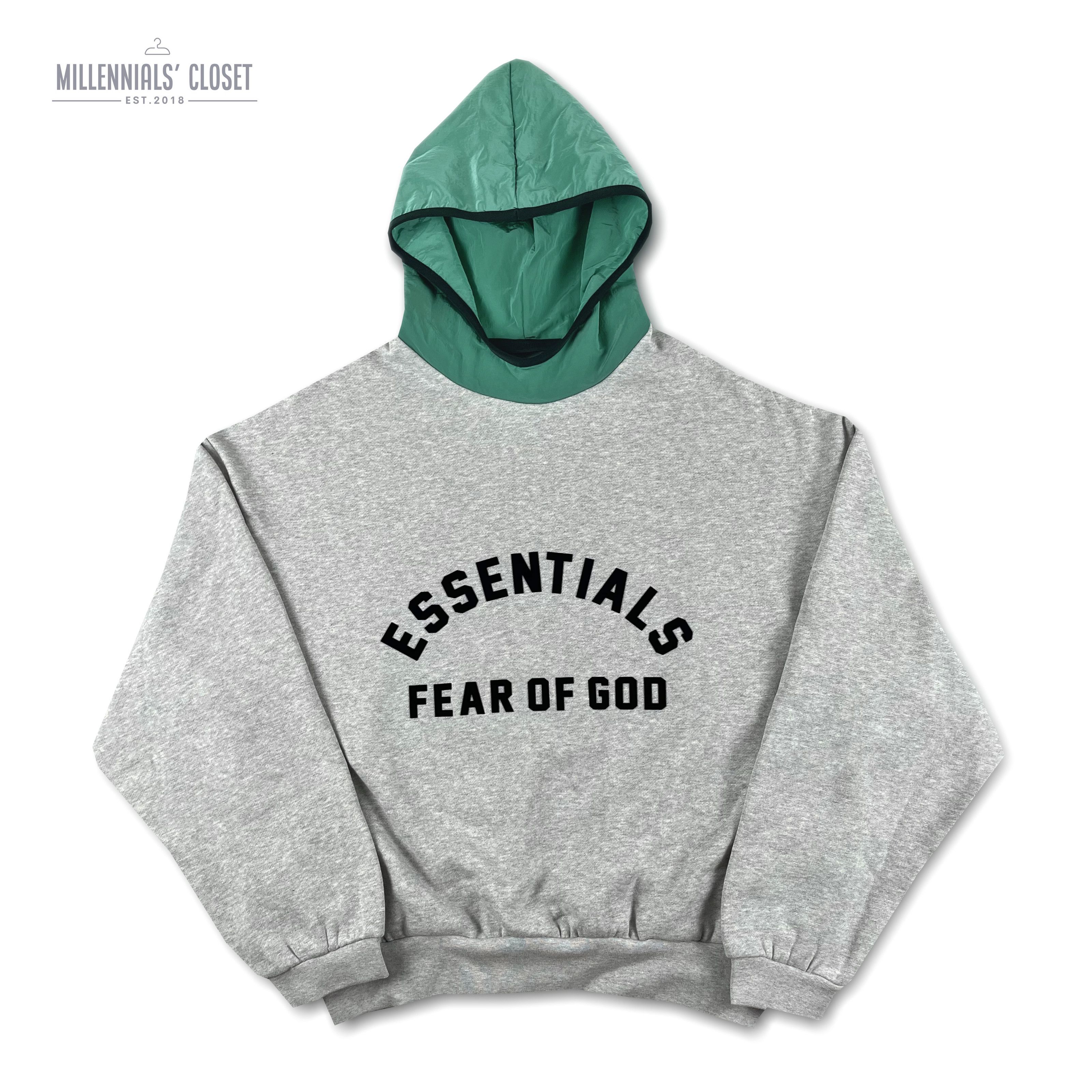 パーカー・フーディ FW18 FOG FEAR OF GOD ESSENTIALS GRAPHIC PULLOVER HOODIE GREY FEAR OF GOD ESSENTIALS Logo Pullover Hoodie | Grey | FARFETCH
