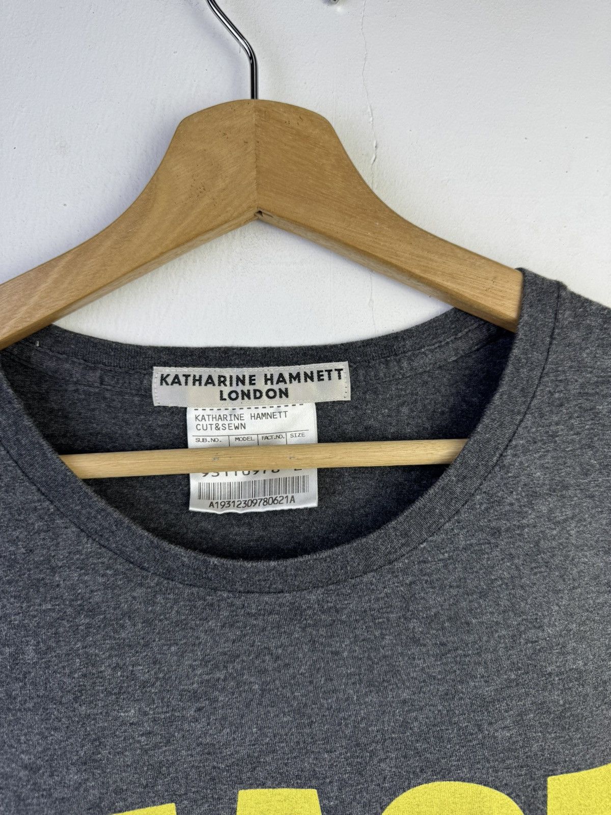 Katharine Hamnett London Katharine Hamnett London "Peace" t-shirt. Size US L / EU 52-54 / 3 - 4 Thumbnail