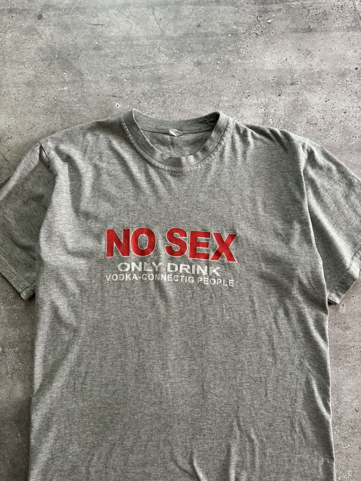 Vintage Vintage Y2K ‘No Sex Only Drink Vodka’ Art Funny T-Shirt Size US S / EU 44-46 / 1 - 1 Thumbnail