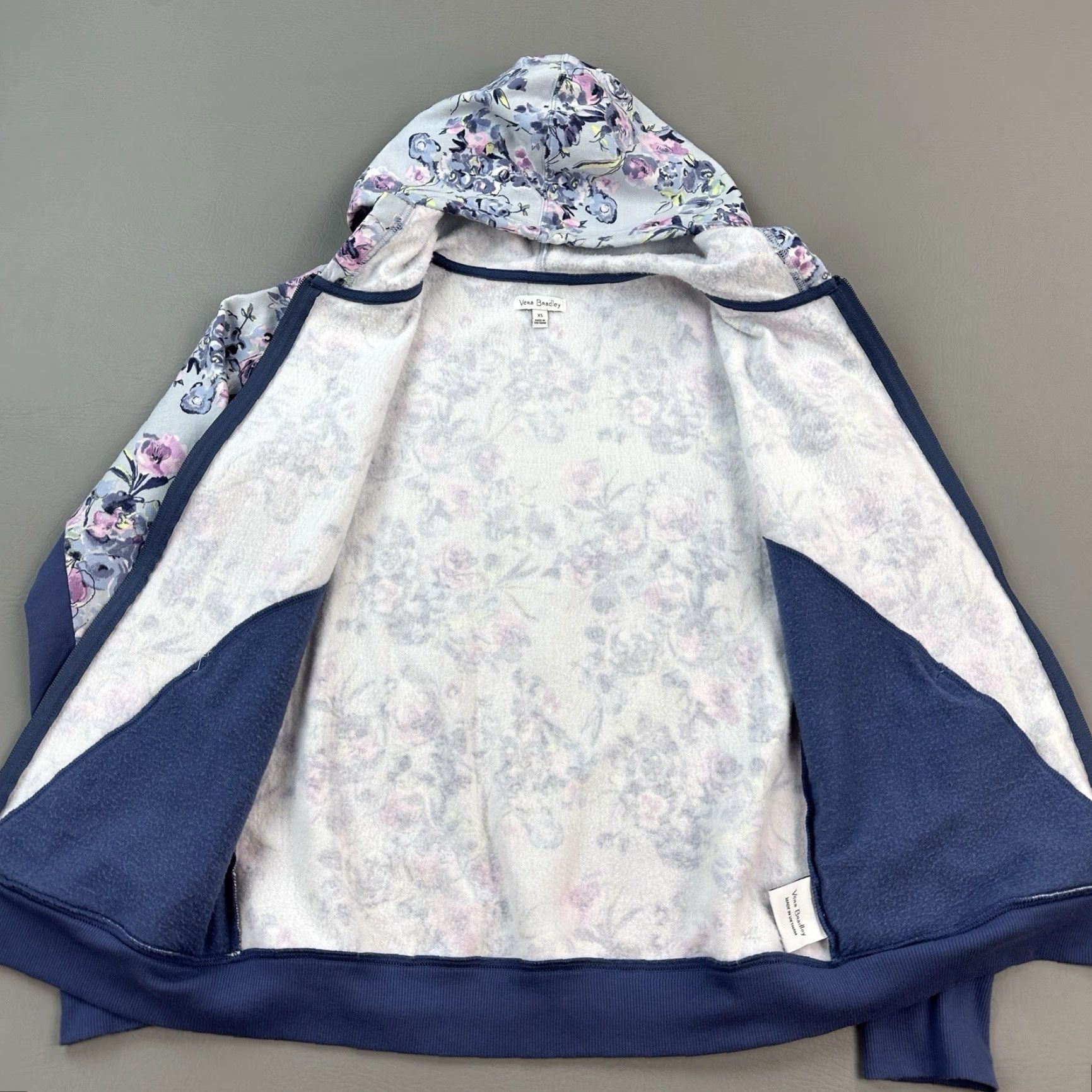 Vera Bradley Vera Bradley Hoodie Women's XS Blue Floral Full Zip Thumb Holes Size XS / US 0-2 / IT 36-38 - 4 Thumbnail