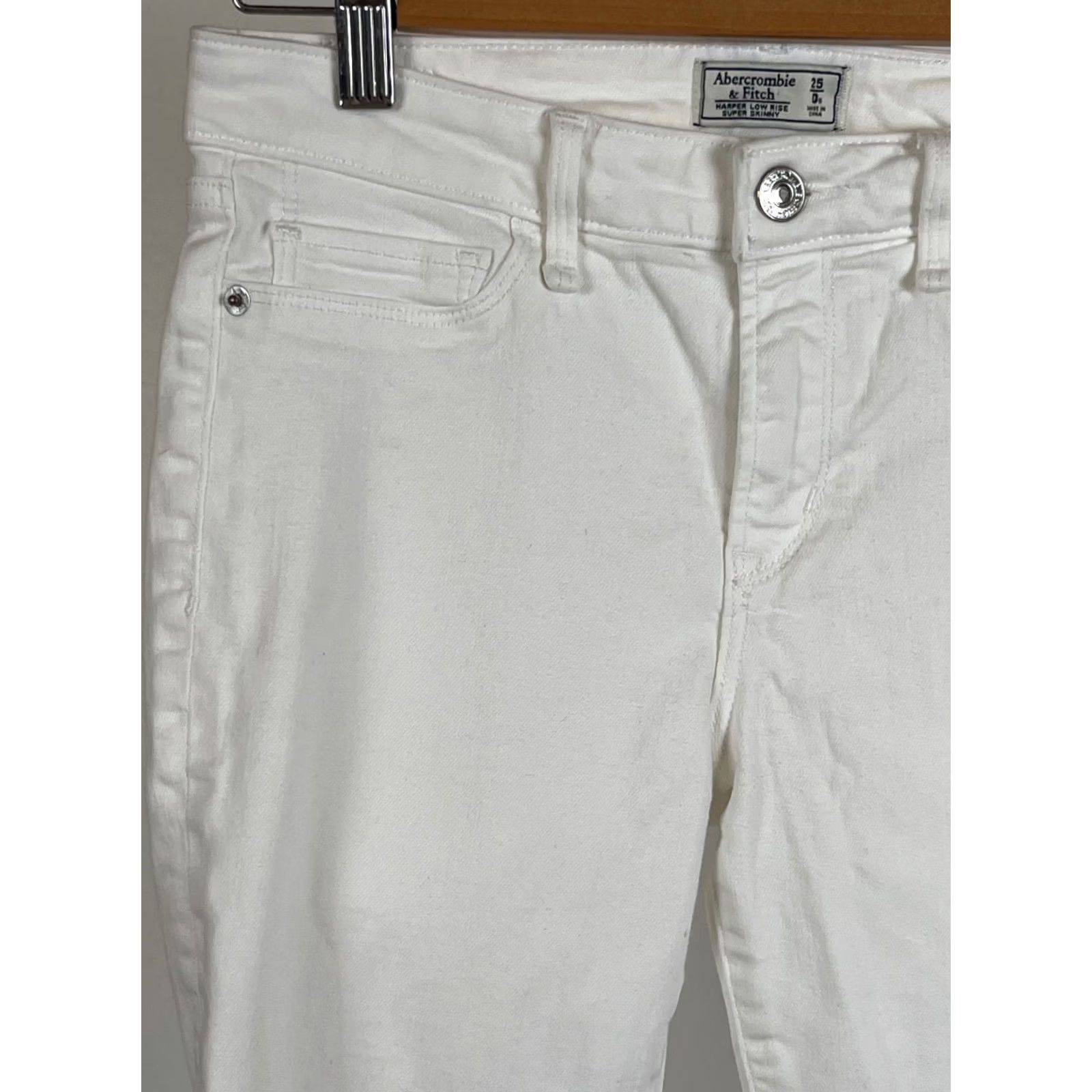 Abercrombie & Fitch Abercrombie & Fitch Jeans Womens 25 0R White Harper Low Rise Super Skinny Denim Jeans Size 42" / US 20 - 2 Thumbnail