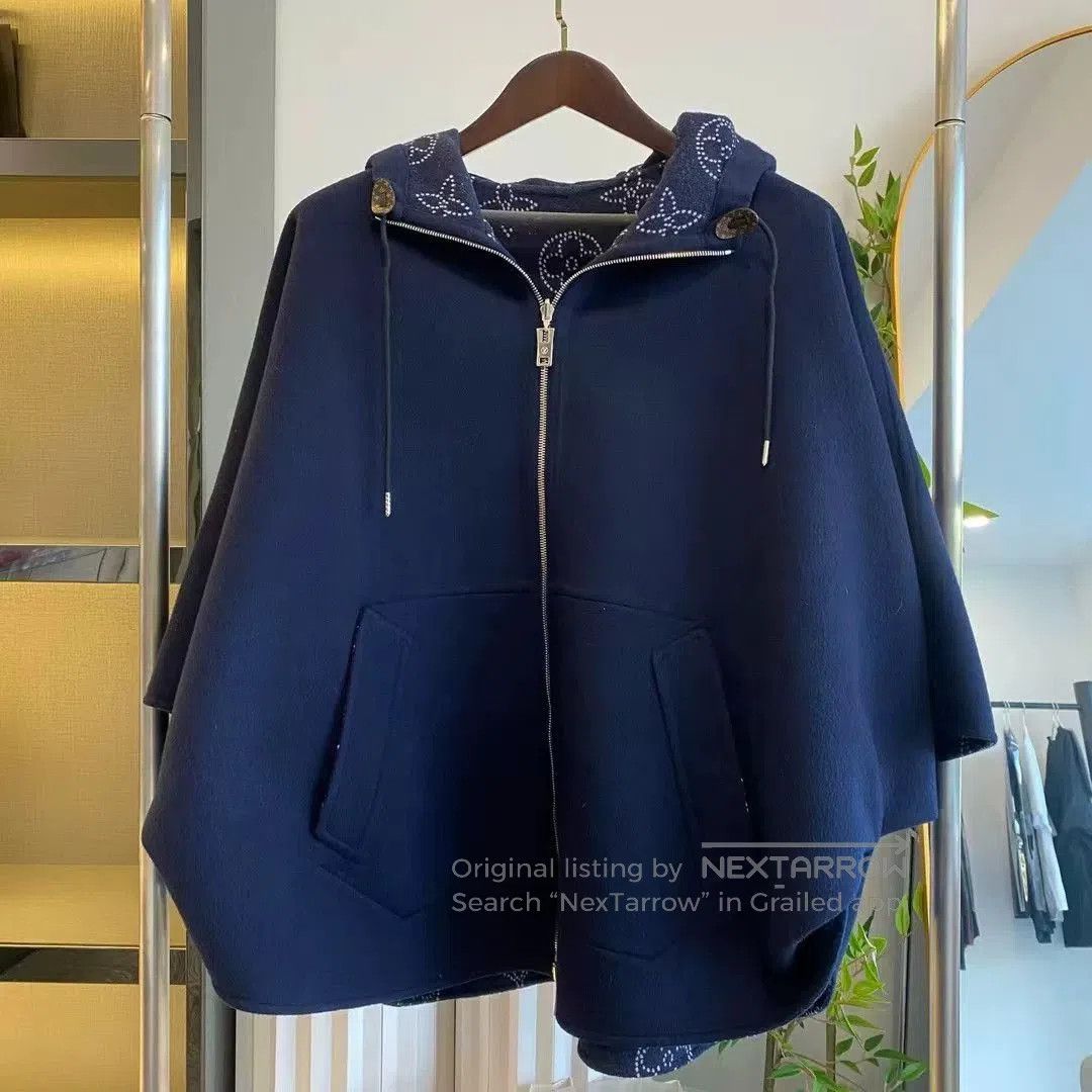 Louis Vuitton louis vuitton reversible hooded cape coat. Size XXS / US 00 / IT 34 - 1 Thumbnail