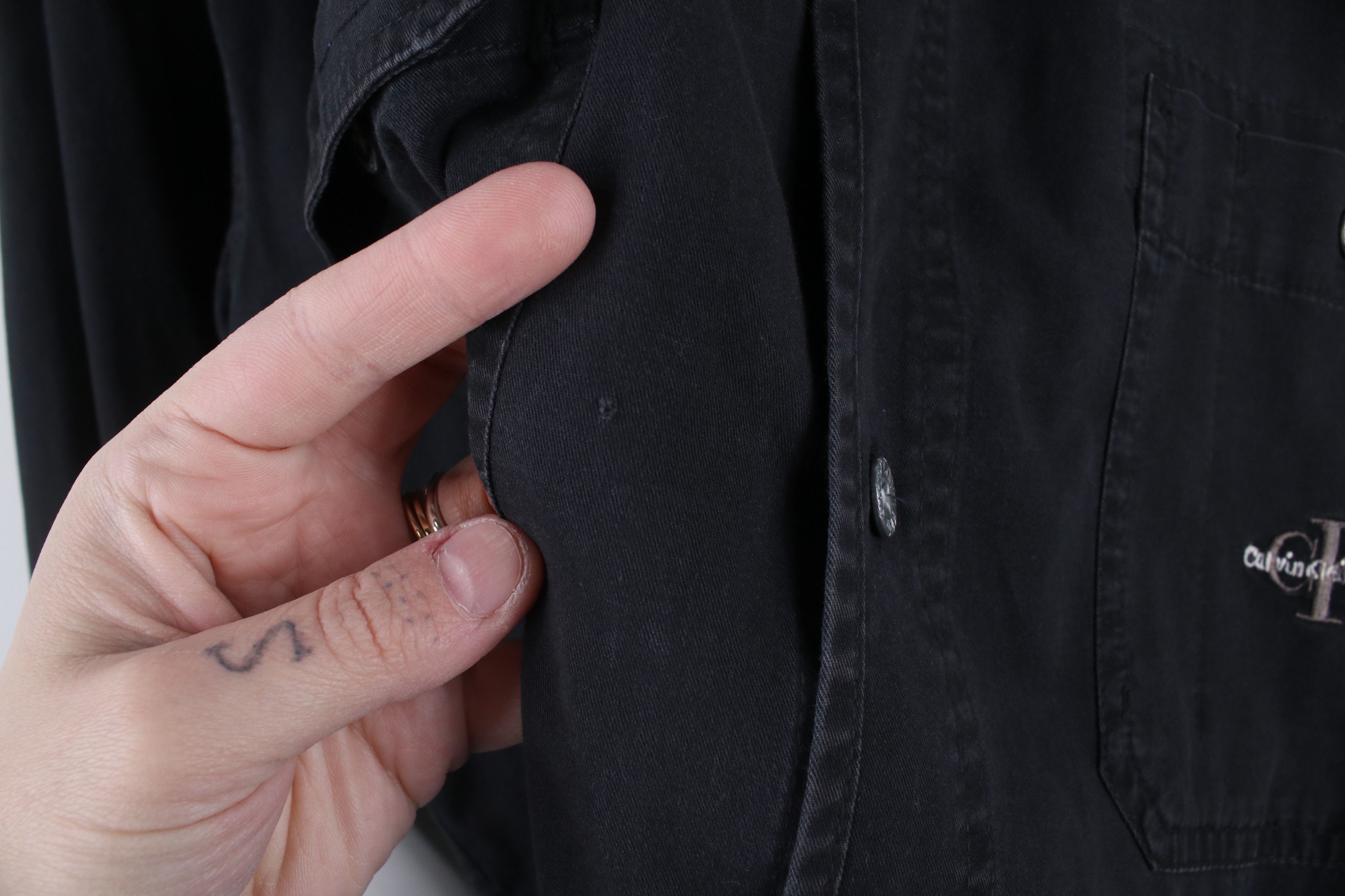 Calvin Klein × Vintage Vintage 90s Calvin Klein Spell Baggy Fit Button Shirt Black Size US M / EU 48-50 / 2 - 7 Thumbnail