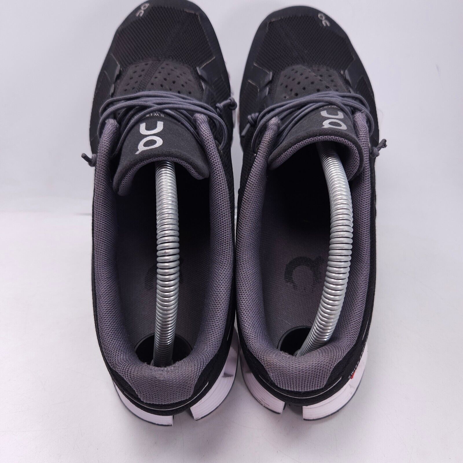 On On Cloud 5 Swiss Engineering Shoe Womens Size 10 Black White Size US 10 / IT 40 - 4 Thumbnail