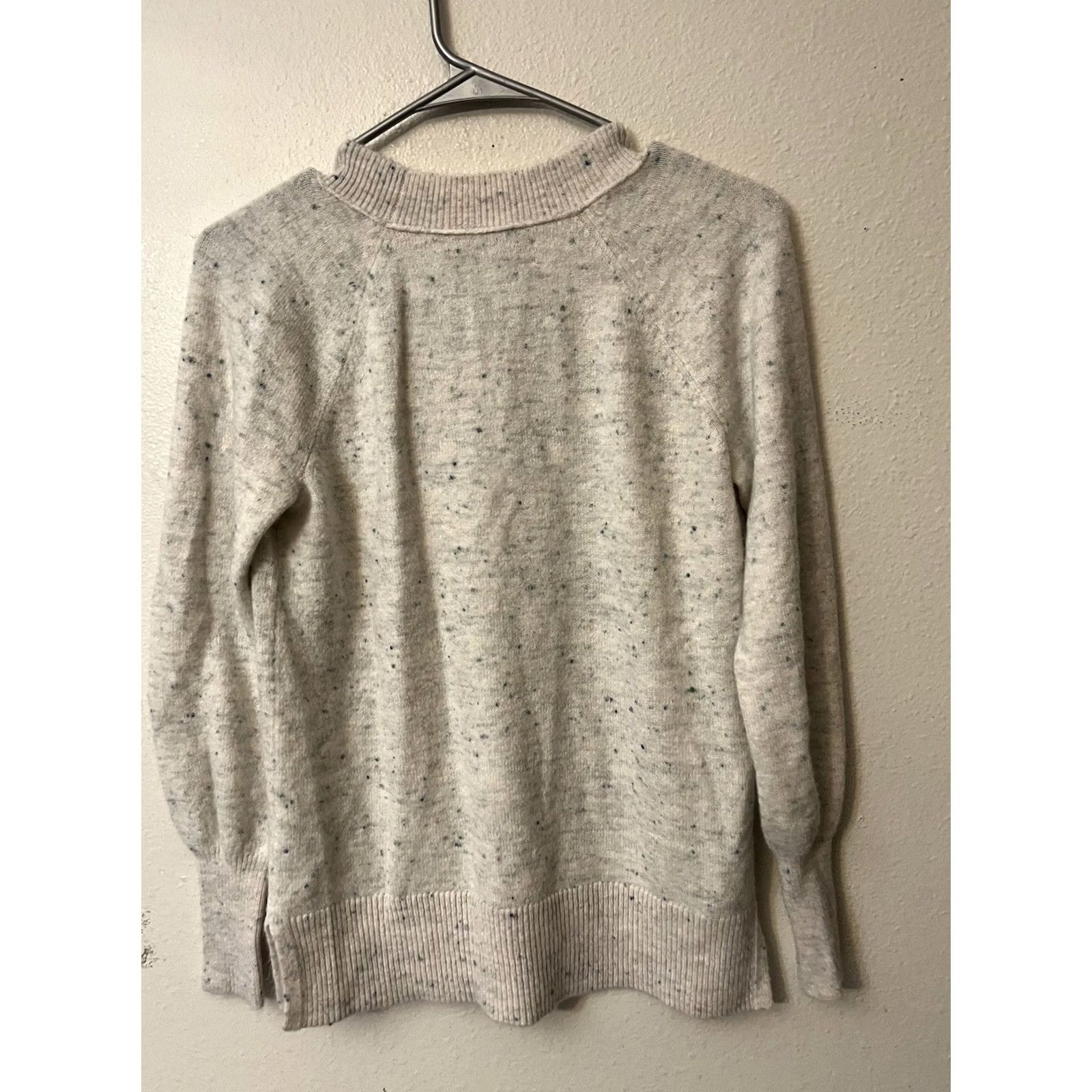 Loft LOFT Gray Speckled Knit Pullover Sweater Stretch V-Neck Long Sleeve XS Size XS / US 0-2 / IT 36-38 - 2 Thumbnail