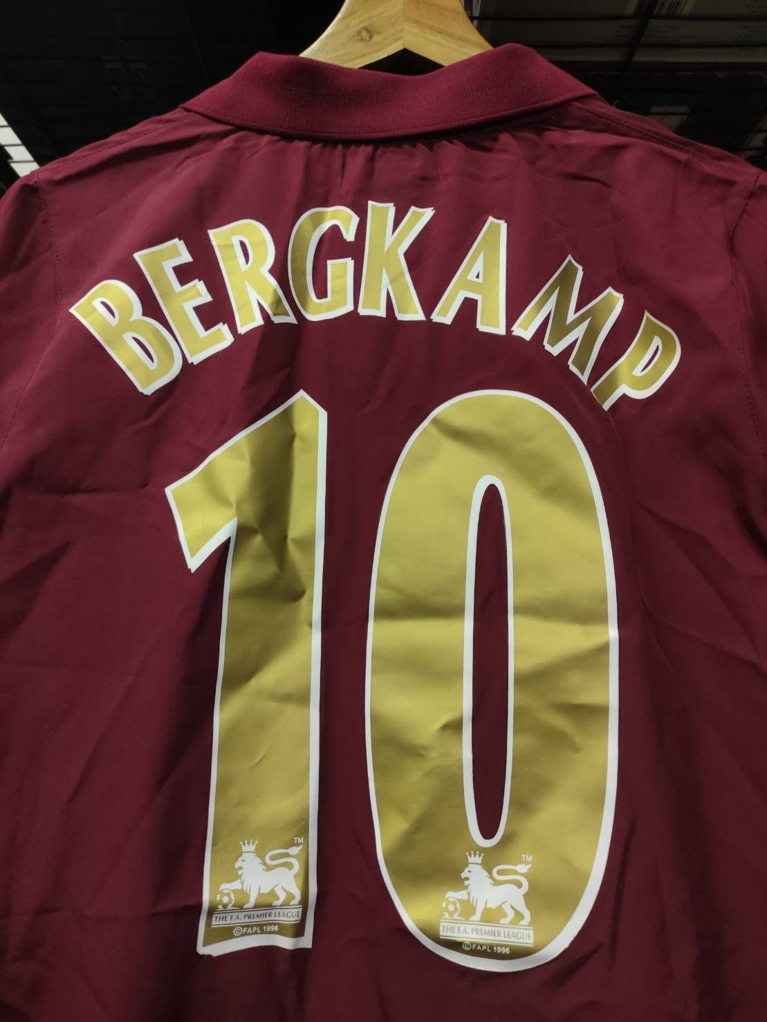 Nike Vtg 00's Arsenal Bergkamp No.10 " Farewell to Highbury " L/S Size US L / EU 52-54 / 3 - 11 Thumbnail