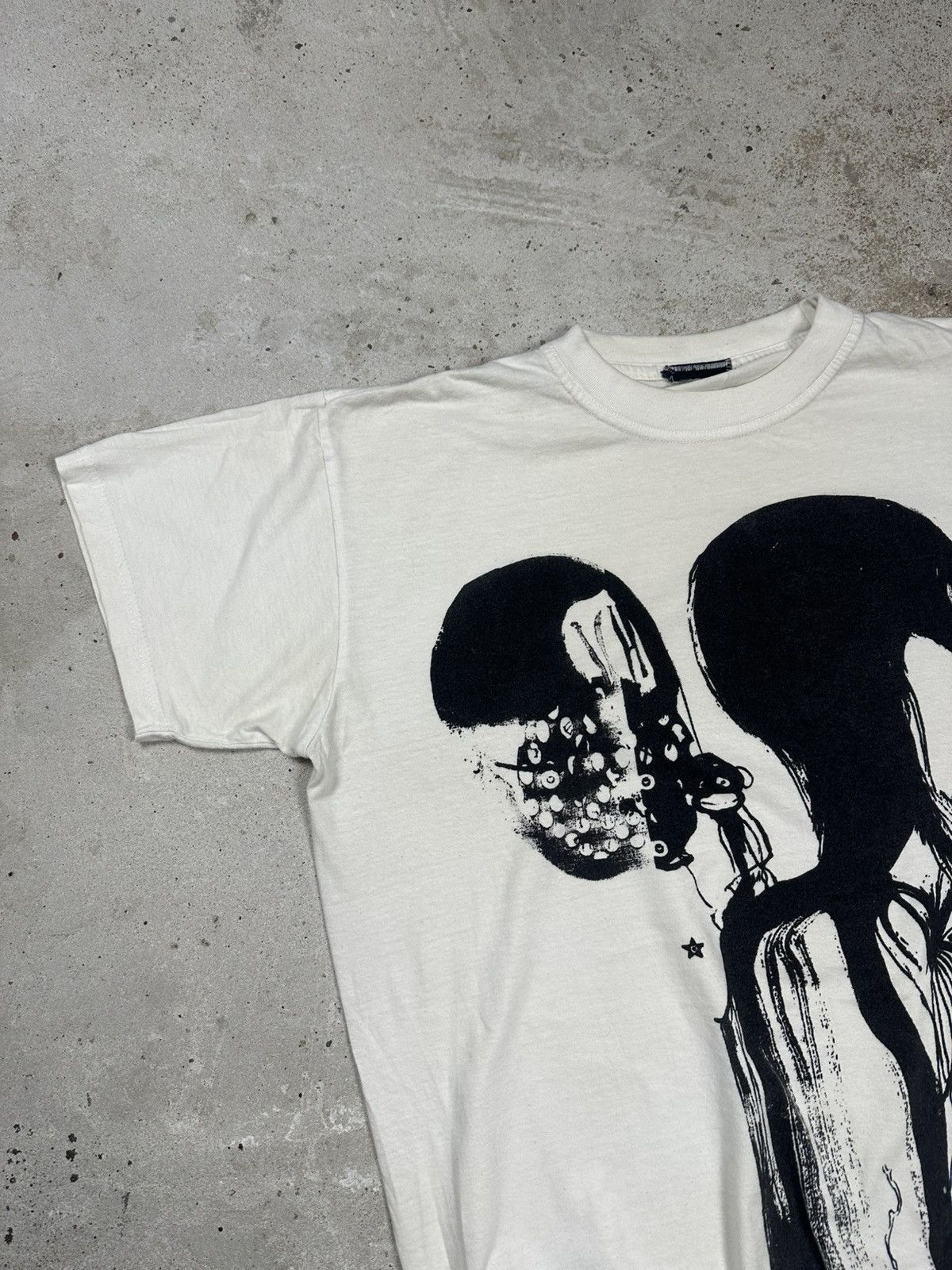 Japanese Brand × Vintage Vintage Y2K Japanese Brand Archive Women Face Tee Size US L / EU 52-54 / 3 - 6 Thumbnail