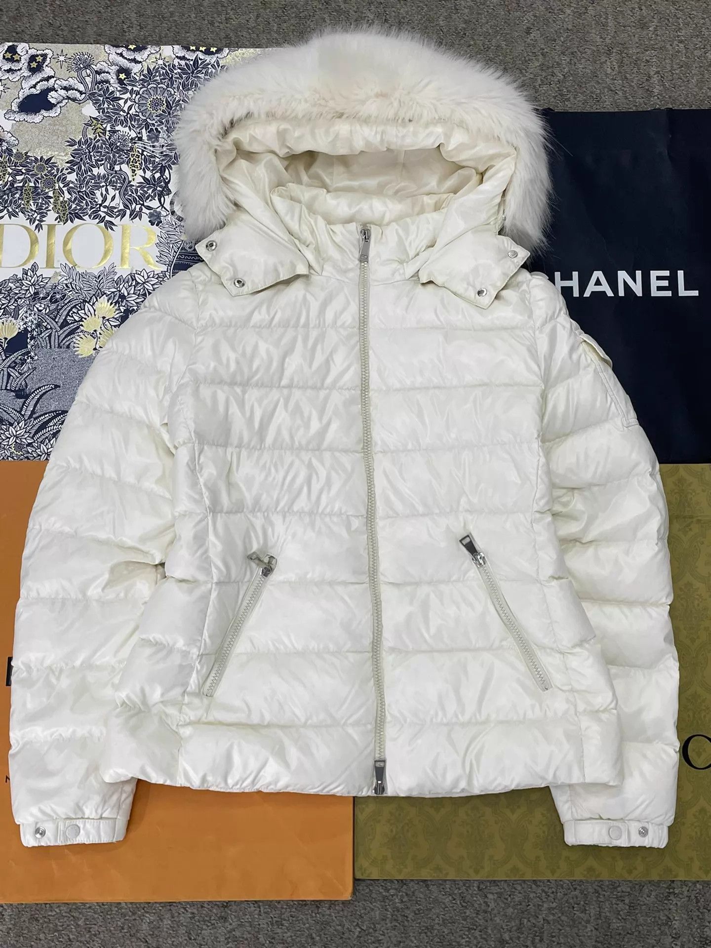 Moncler Moncler Badyfur White Fox Fur Trim Detach Hood 3 Size M / US 6-8 / IT 42-44 - 1 Thumbnail