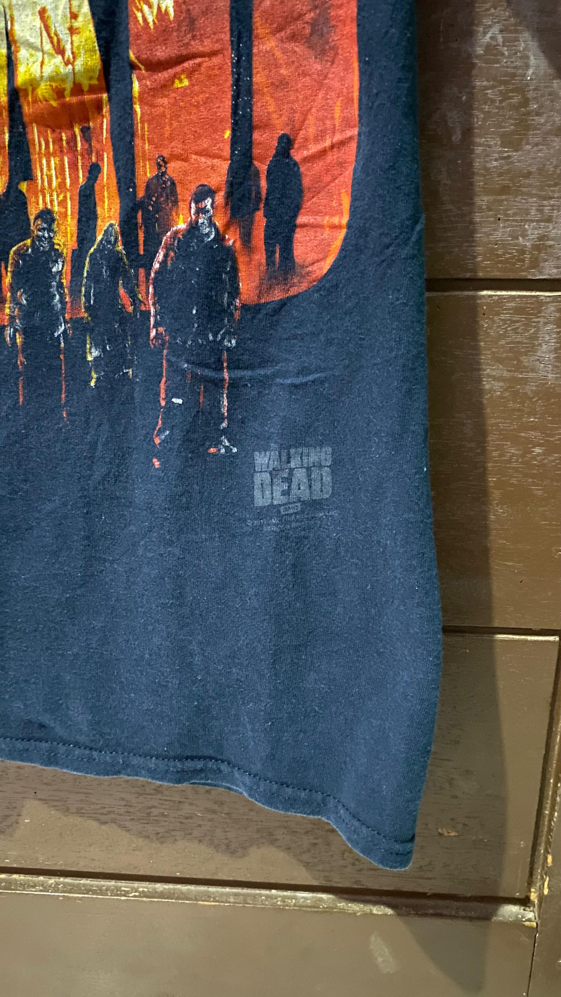 Vintage Y2k AMC the walking dead Zombies on fire TV show promo tee Size US S / EU 44-46 / 1 - 2 Thumbnail