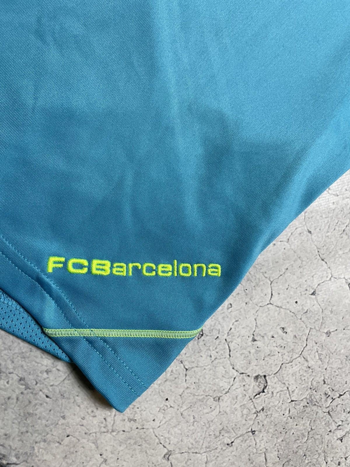 Nike Vintage Nike FC Barcelona Training Football Shirt Blokecore Size US S / EU 44-46 / 1 - 7 Thumbnail